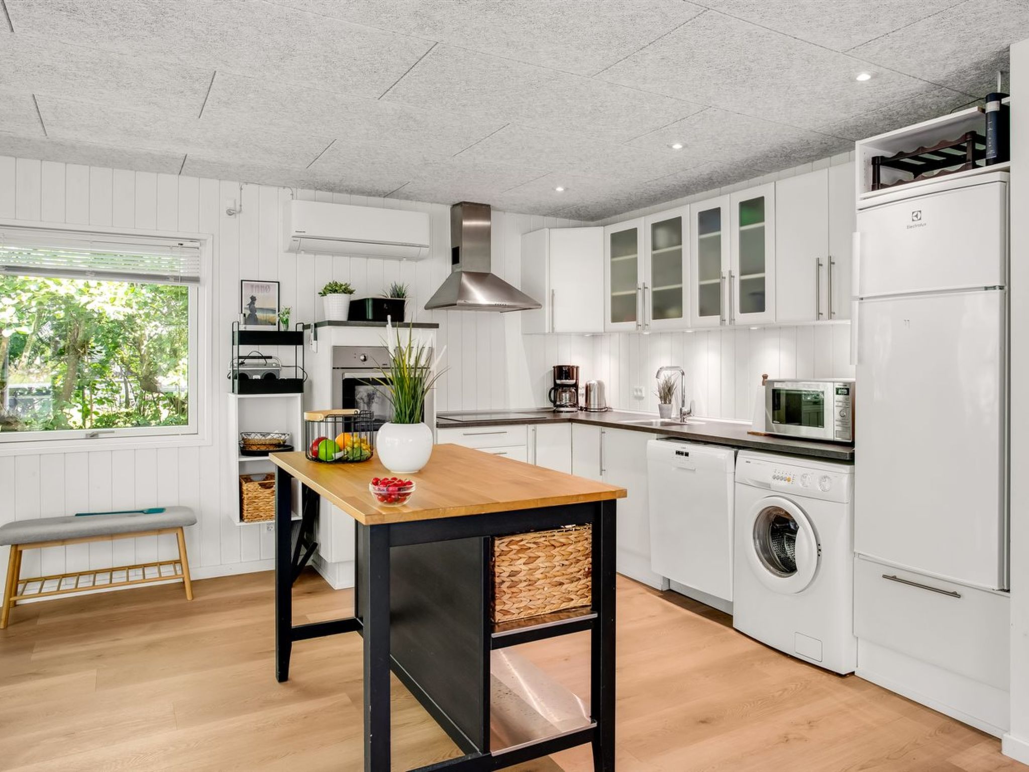"Maik" - 1.5km from the sea - Binnen