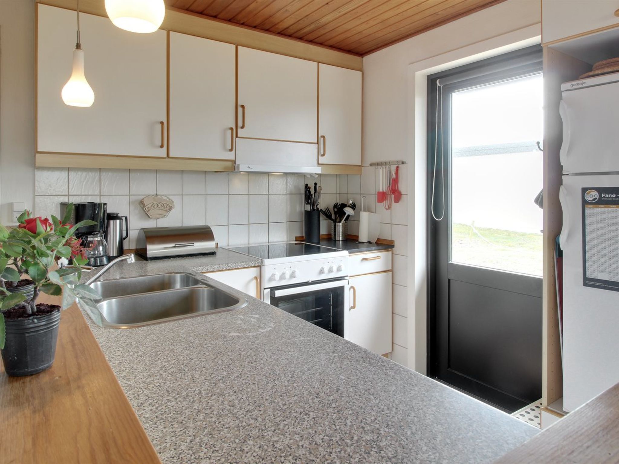"Sophine" - 50m from the sea - Binnen