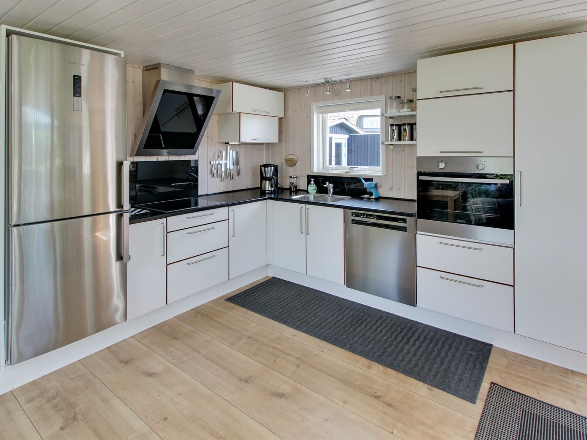 "Aatos" - 500m from the sea - Binnen