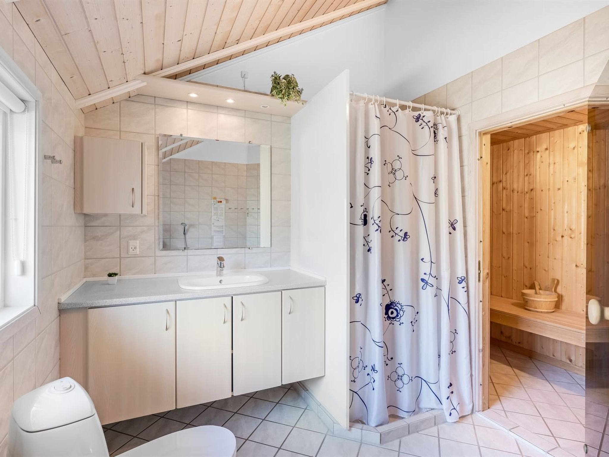 "Germaine" - 1.2km from the sea - Binnen