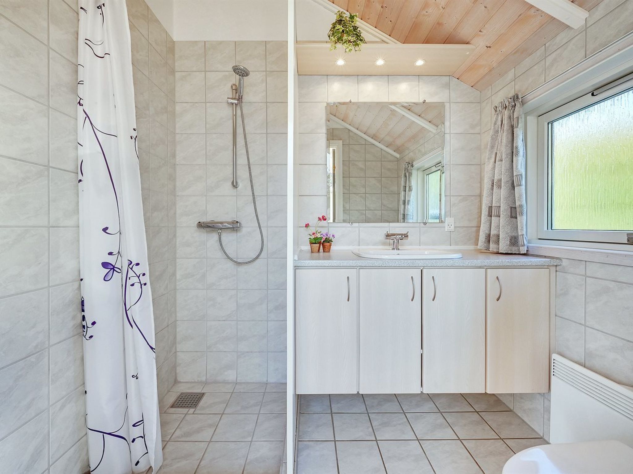 "Germaine" - 1.2km from the sea - Binnen
