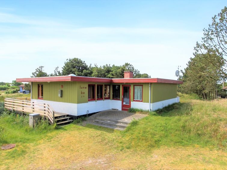"Sweni" - 800m from the sea", huis 3-kamers 90 m2. Het objekt is geschikt voor 6 volwassenen + 1 kinderen. Woonkamer met TV, radio, CD-speler en DVD. 1 kamer met 1 2-pers bed. 1 kamer met 1 x 2 stapel..