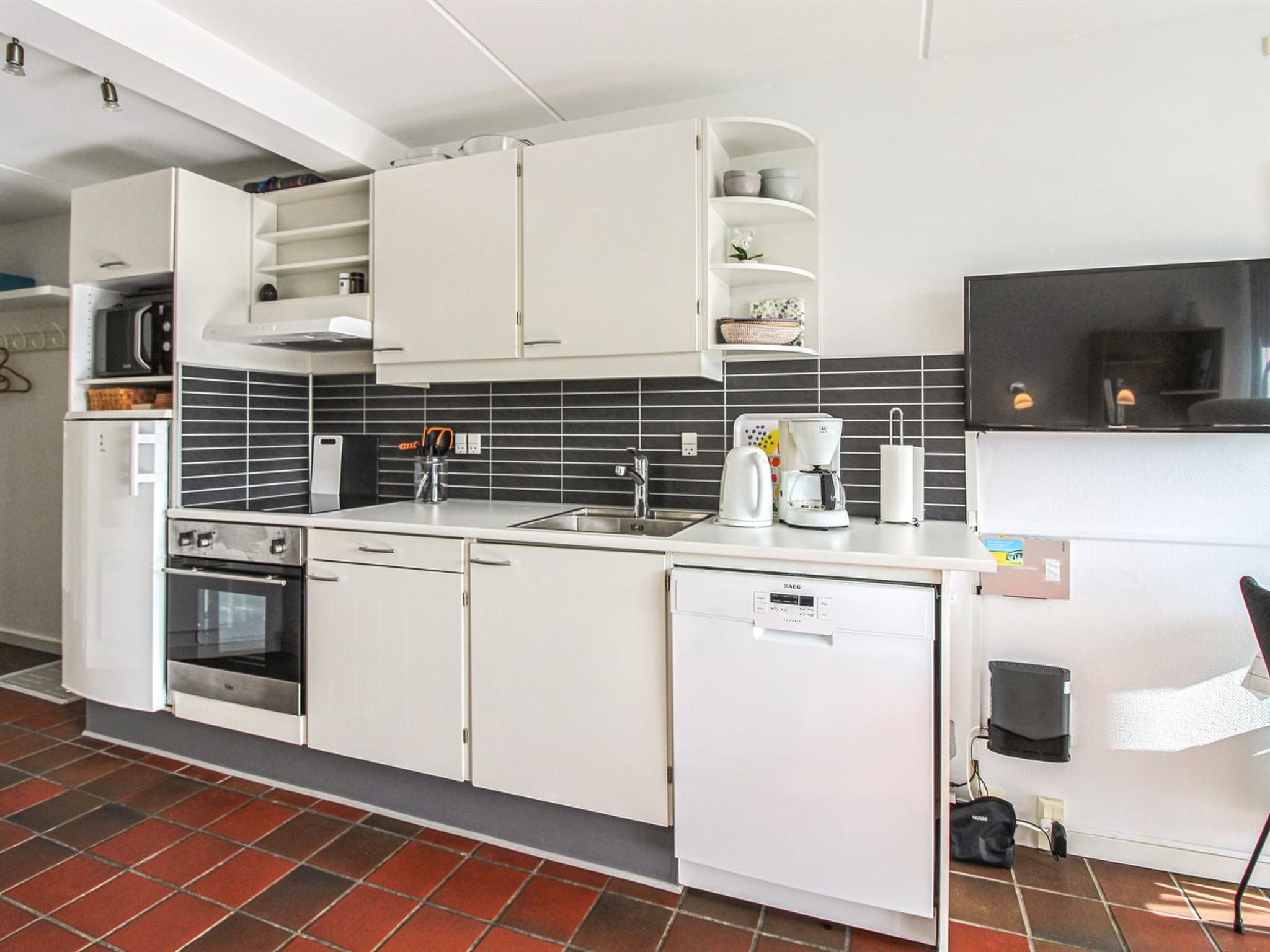 "Iliane" - 100m from the sea - Binnen