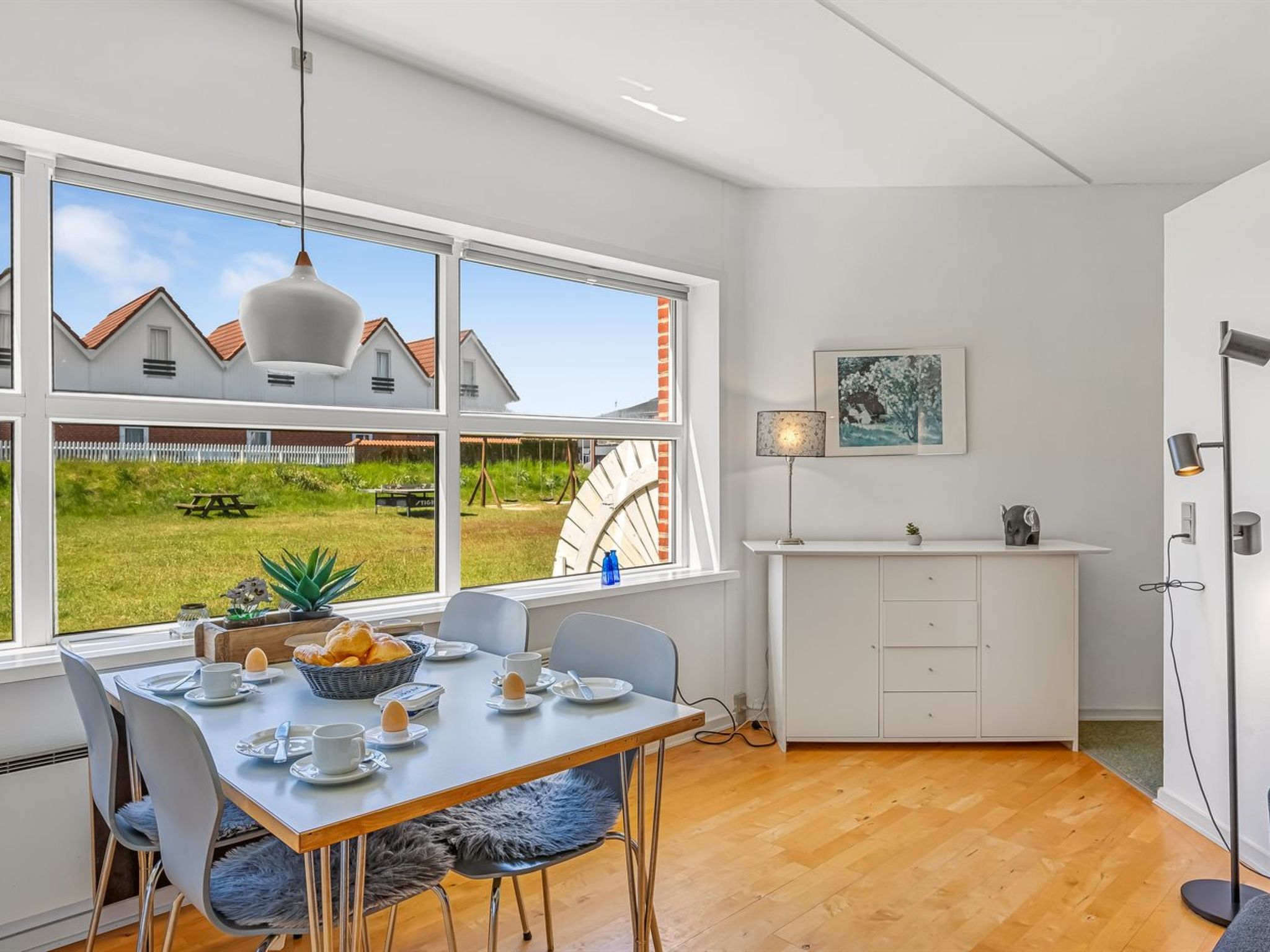"Akai" - 100m from the sea-Drinnen