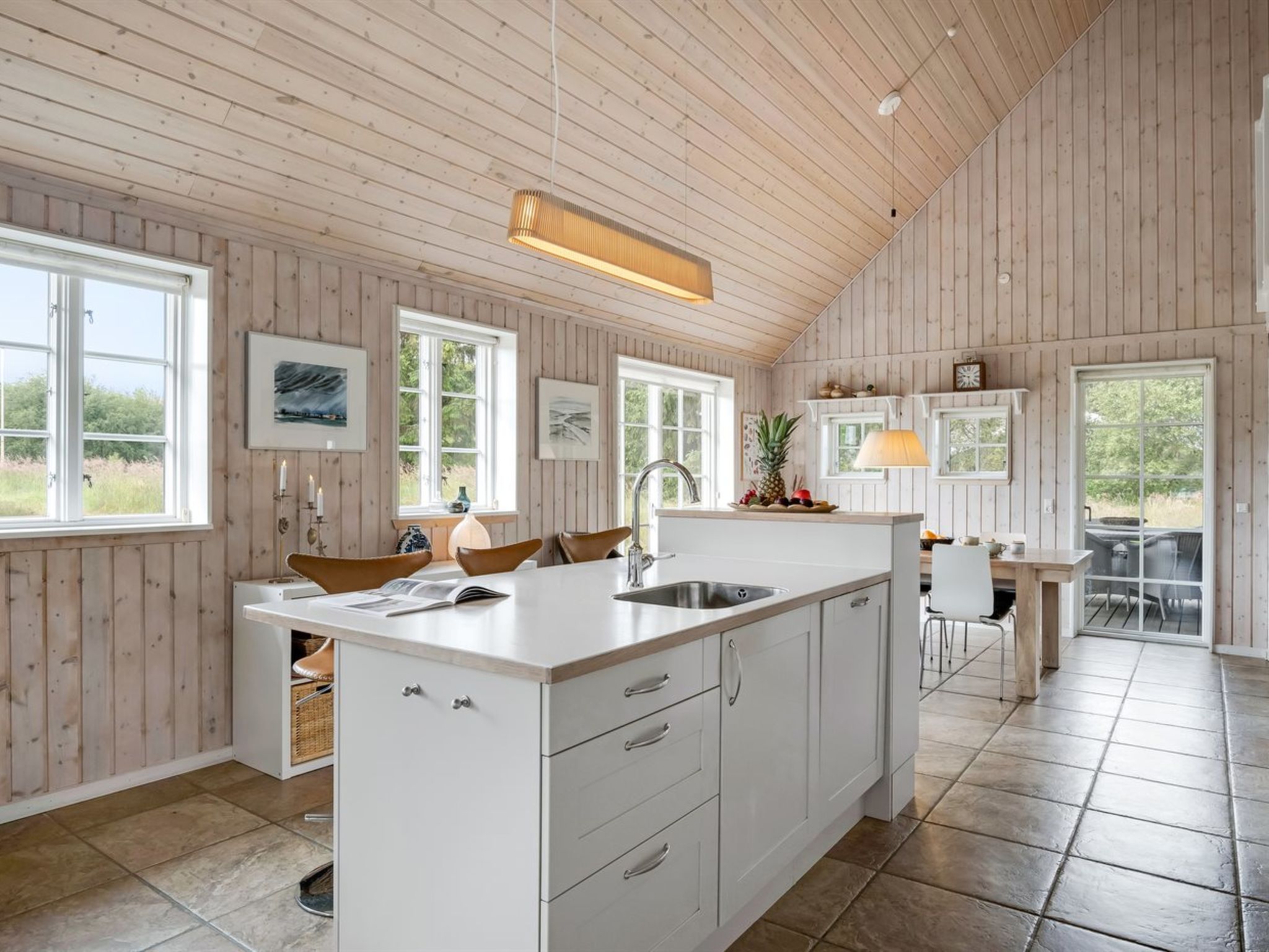 "Helmi" - 1.5km from the sea - Binnen