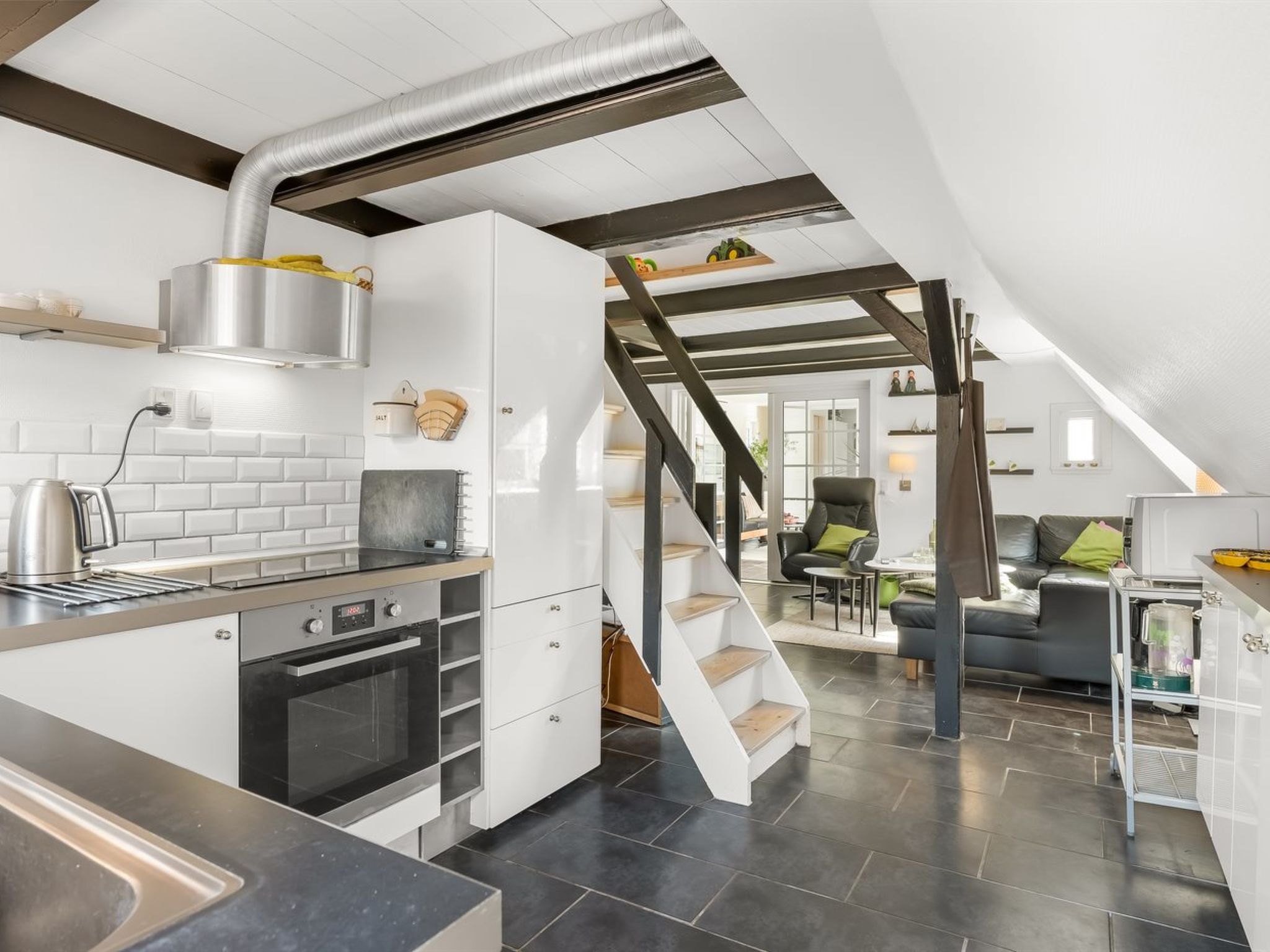 "Reika" - 500m from the sea - Binnen