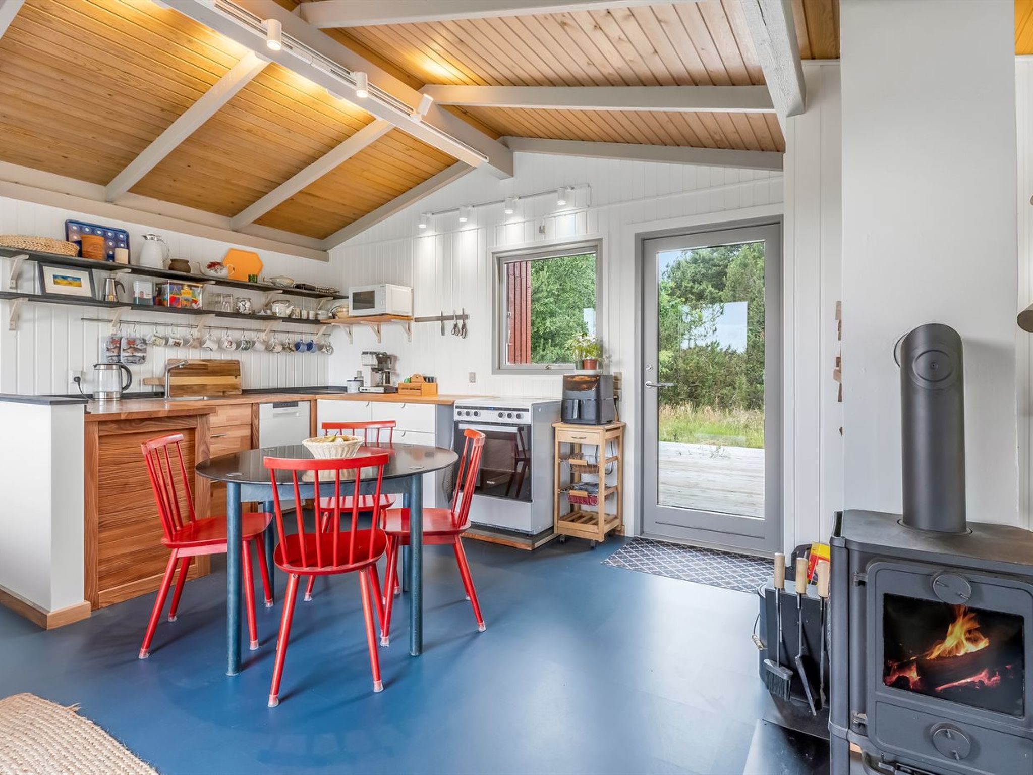 "Tuija" - 2.8km from the sea - Binnen