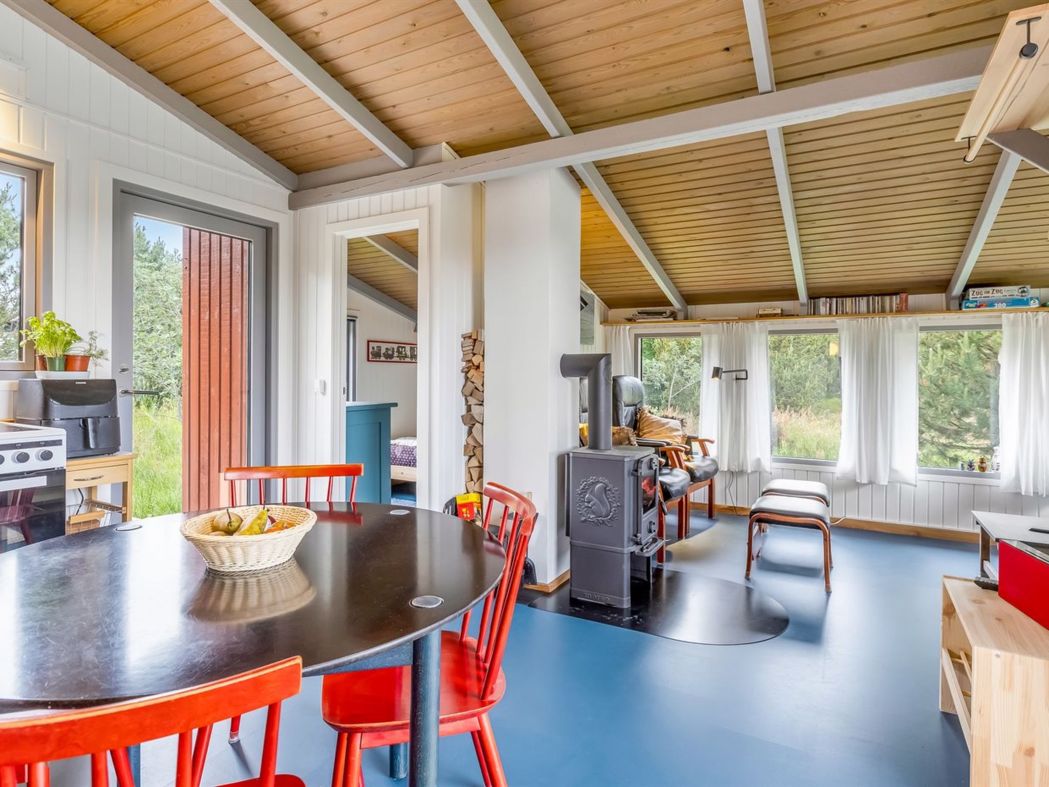 "Tuija" - 2.8km from the sea - Binnen