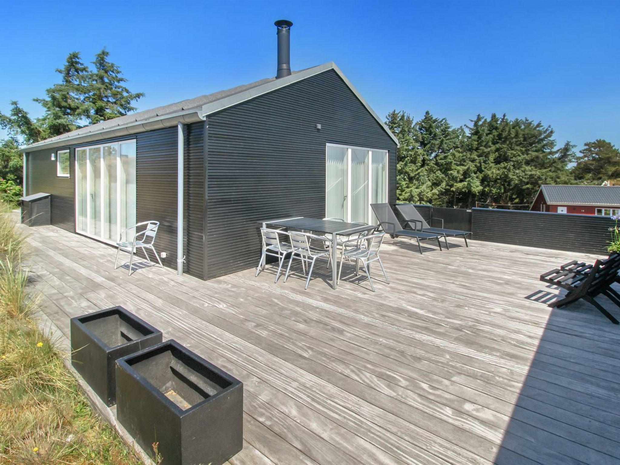 "Fromer" - 800m from the sea", huis 2-kamers 62 m2. Het objekt is geschikt voor 4 volwassenen. Woonkamer met TV, radio en DVD. 1 kamer met 1 2-pers bed. 1 kamer met 2 bedden. Keuken (oven, afwasmachin..