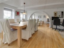 "Lokke" - 19km from the sea