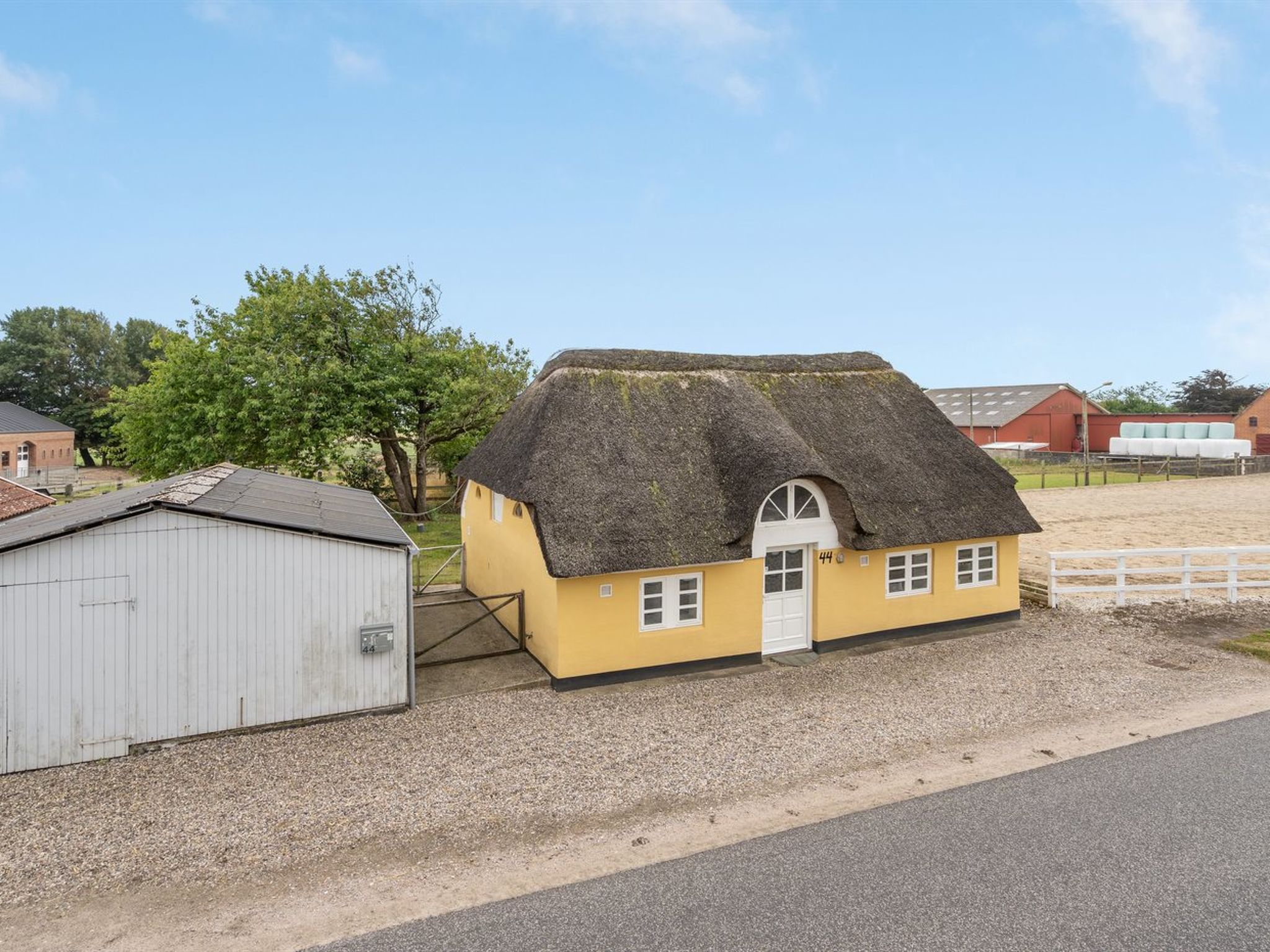 "Miko" - 19km from the sea - Buiten