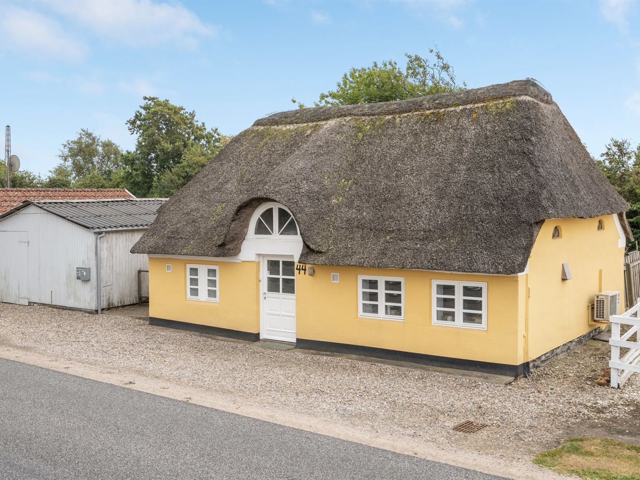 "Miko" - 19km from the sea - Buiten