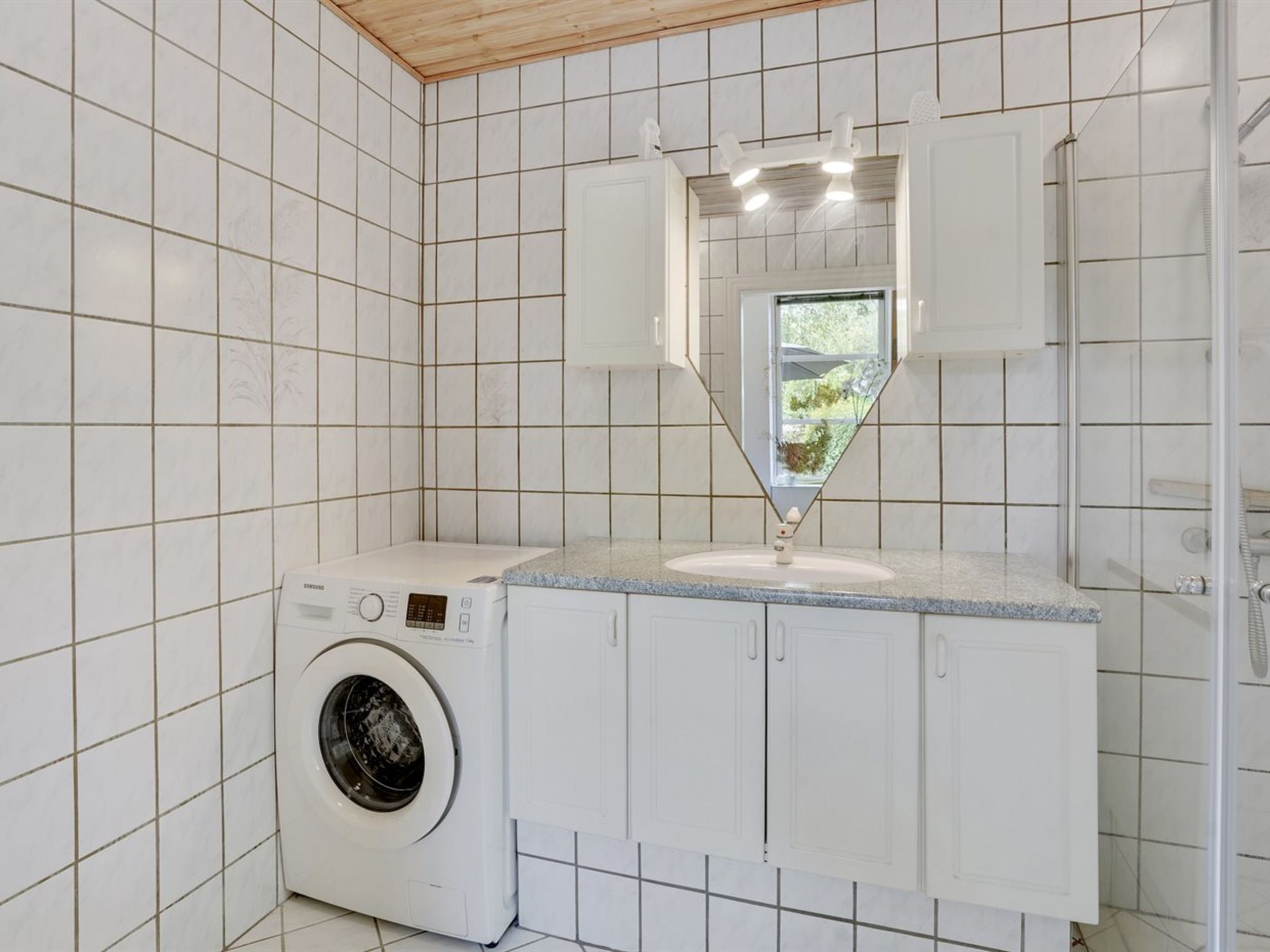 "Jonni" - 15km from the sea - Binnen