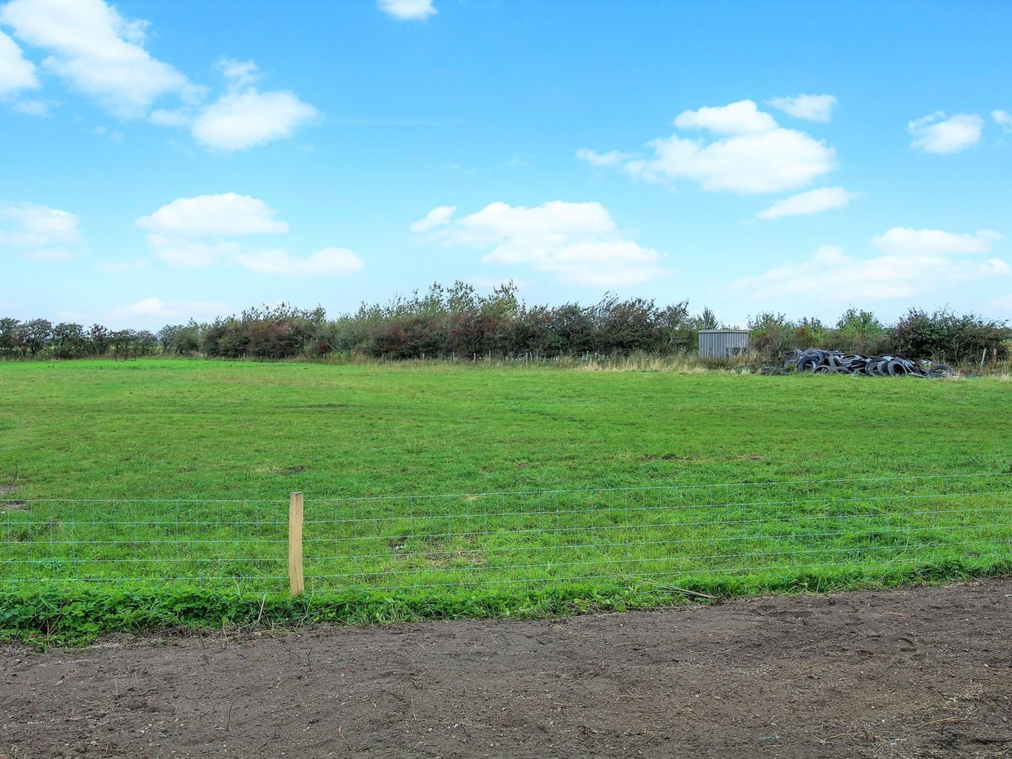 "Dolfine" - 15km from the sea - Buiten