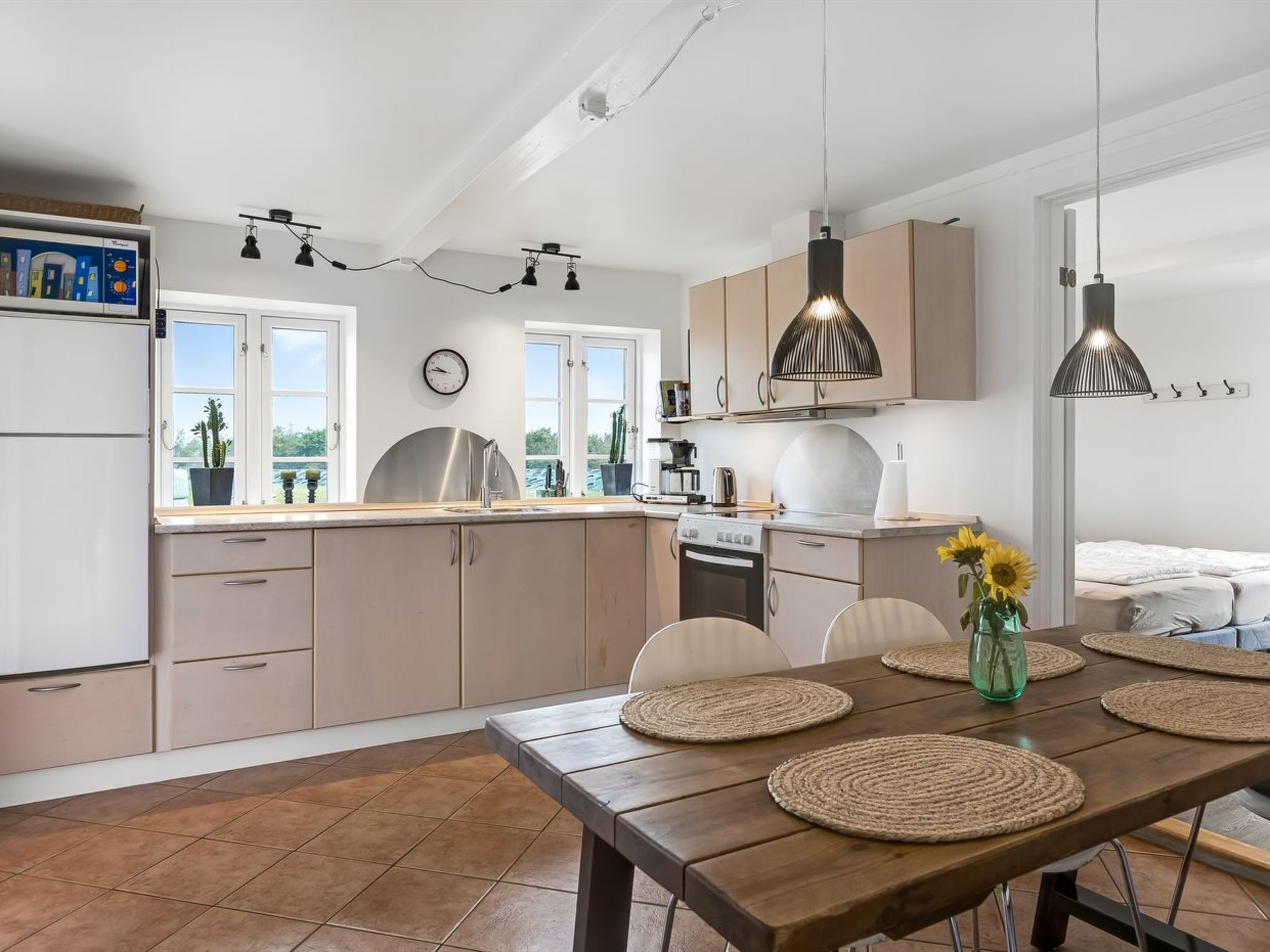 "Dolfine" - 15km from the sea - Binnen