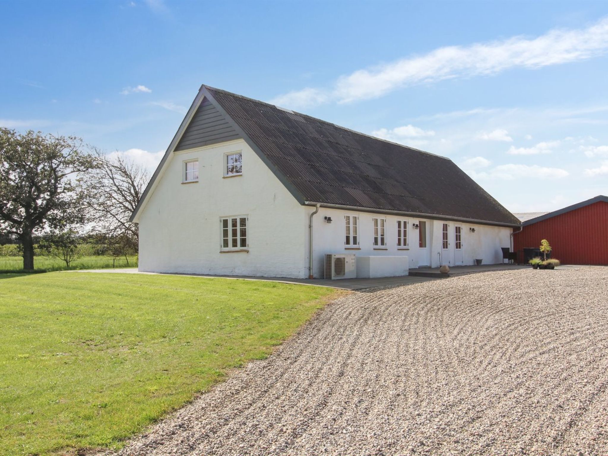 "Dolfine" - 15km from the sea - Buiten