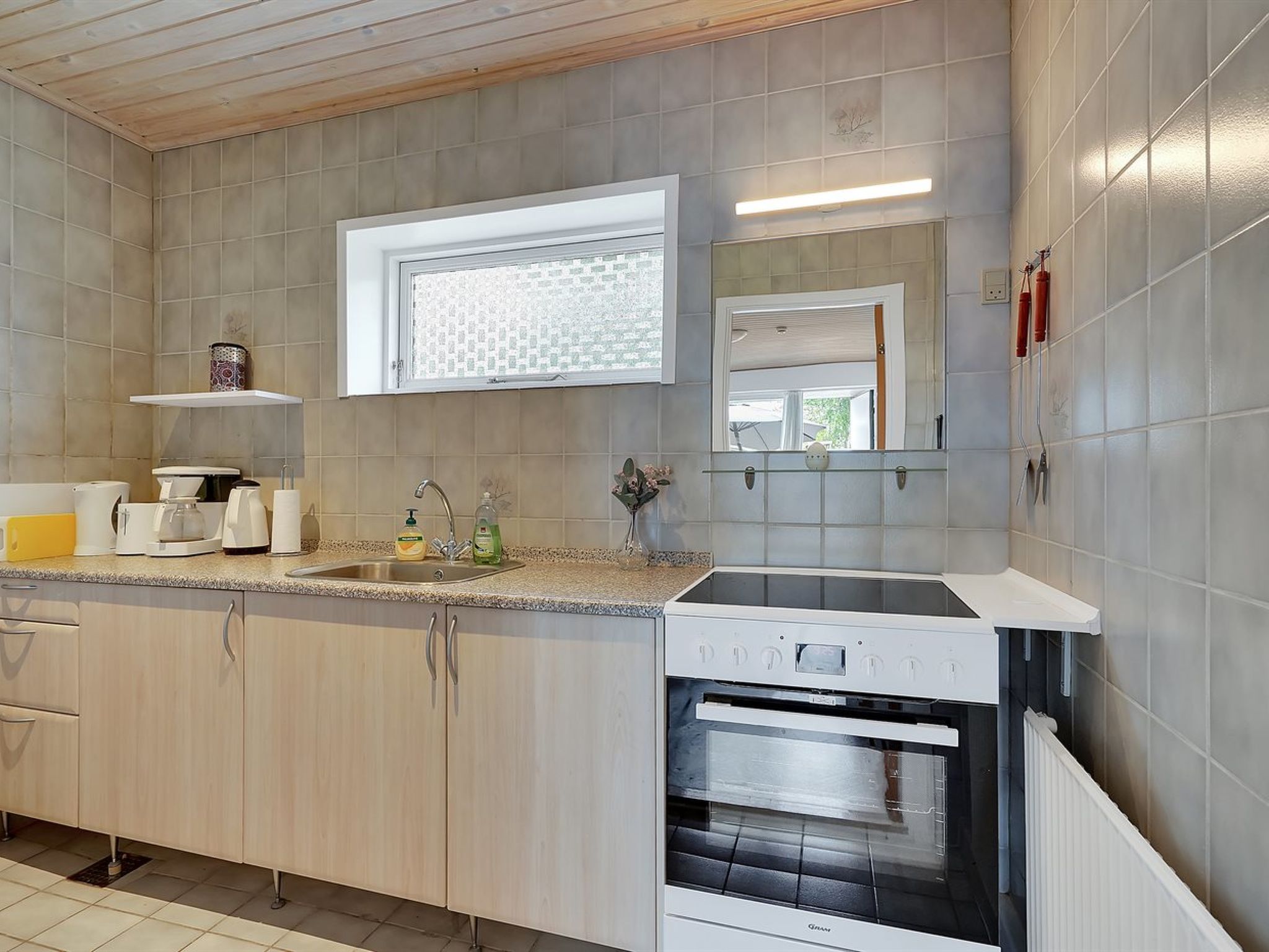 "Iida" - 20km from the sea - Binnen