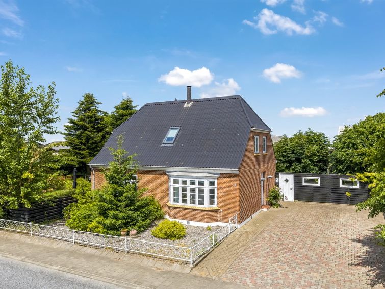 "Melba" - 13km From The Sea - Ribe