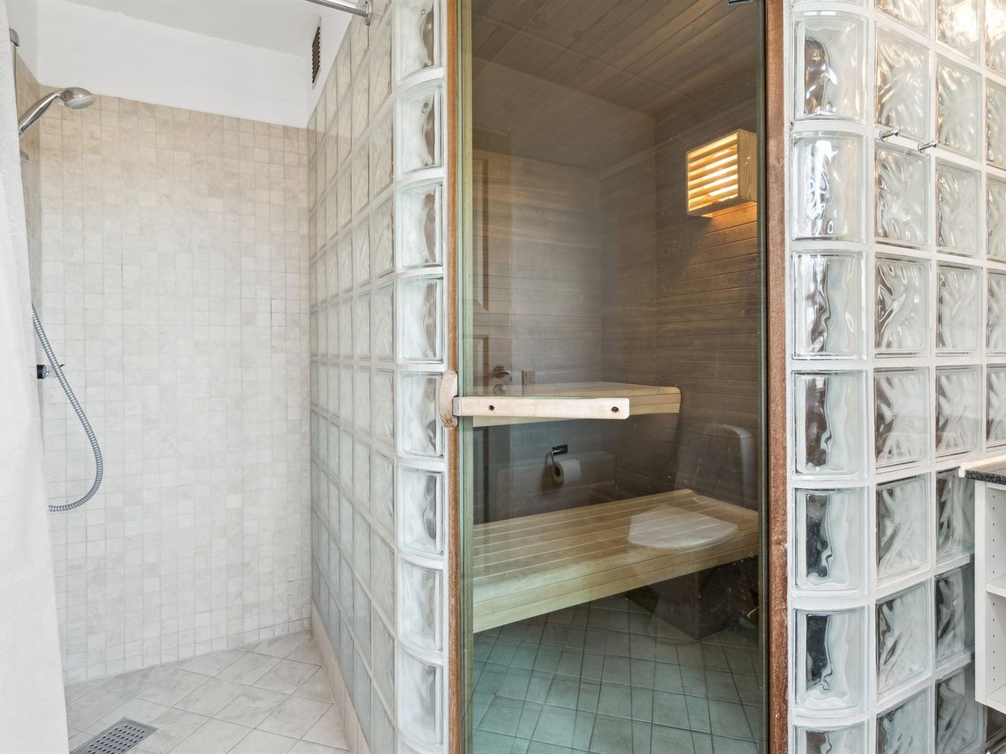 "Joonas" - 100m from the sea - Binnen