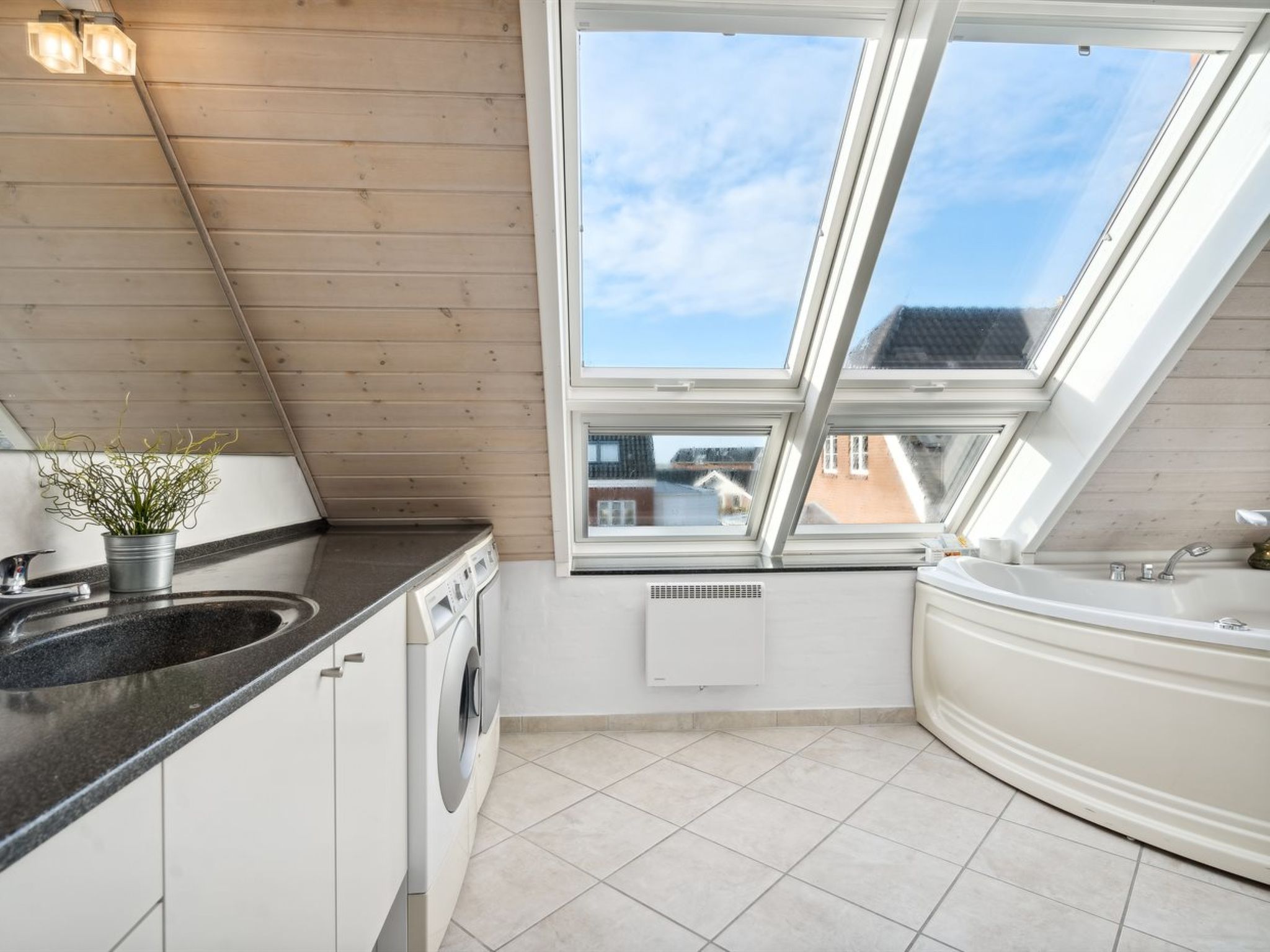 "Joonas" - 100m from the sea - Binnen