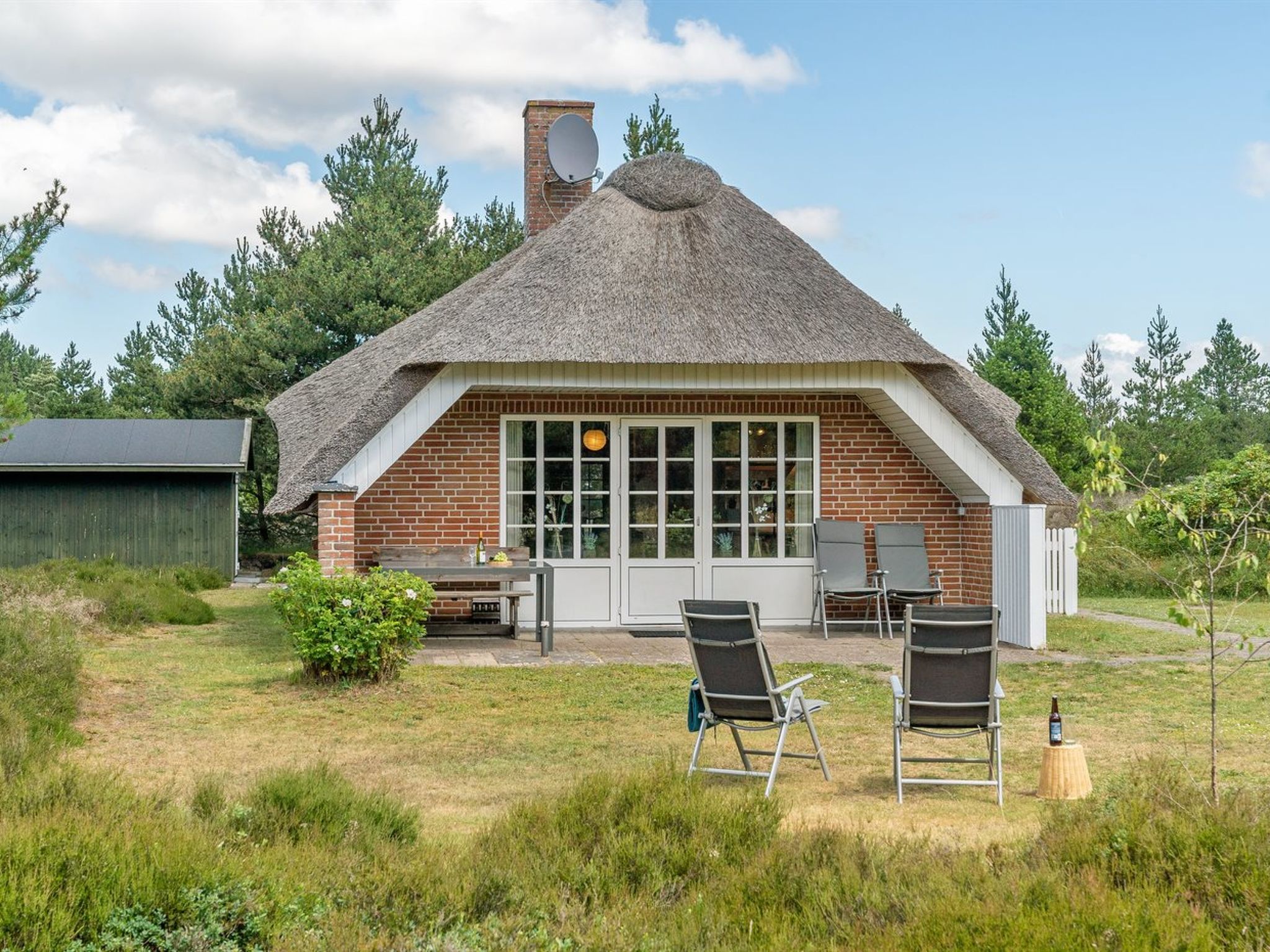 "Hakun" - 4km from the sea - Buiten