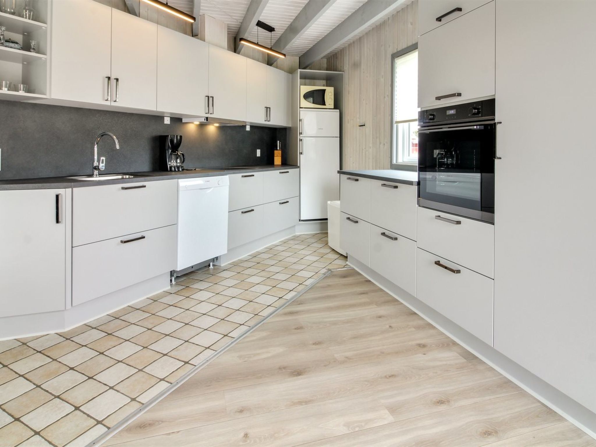 "Sunita" - 2.8km from the sea-Binnen