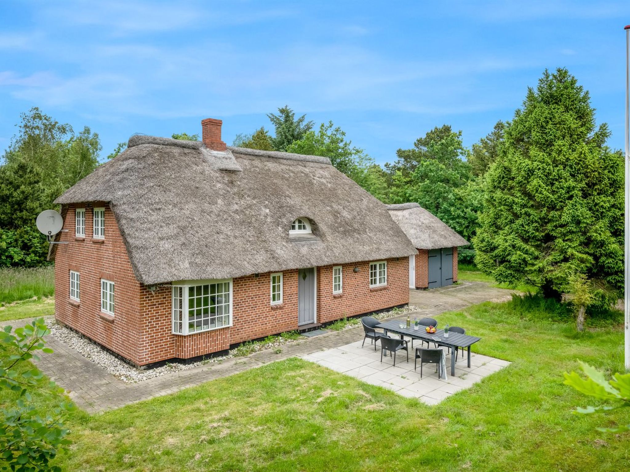 "Thoren" - 2km from the sea