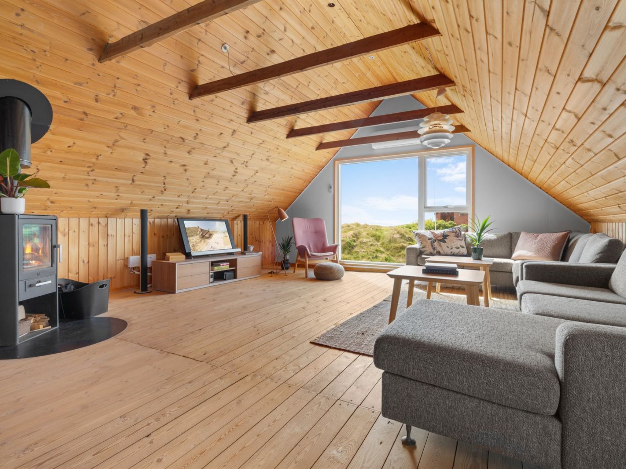 "Taio" - 500m from the sea - Binnen
