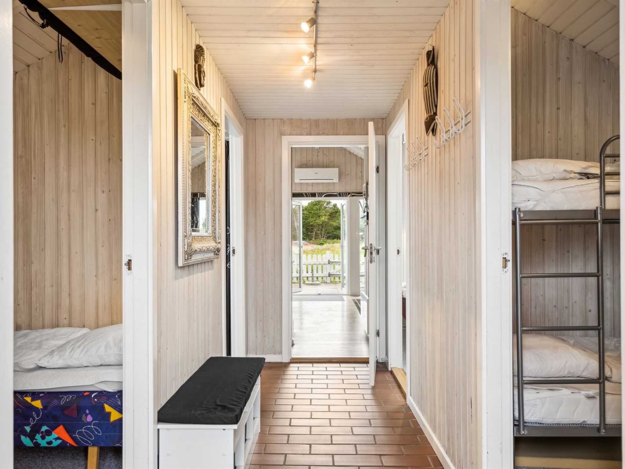 "Rohan" - 2.2km from the sea - Binnen