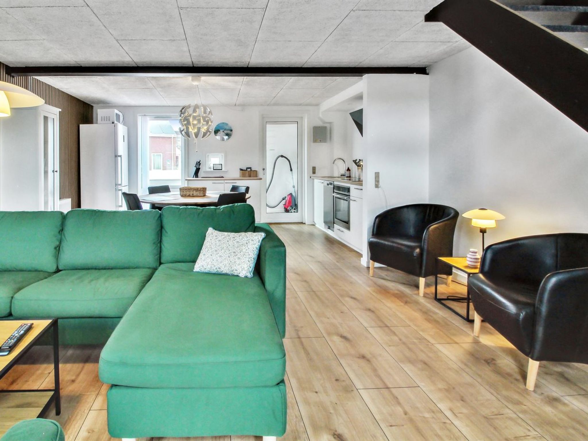 "Ilka" - 2.3km from the sea - Binnen