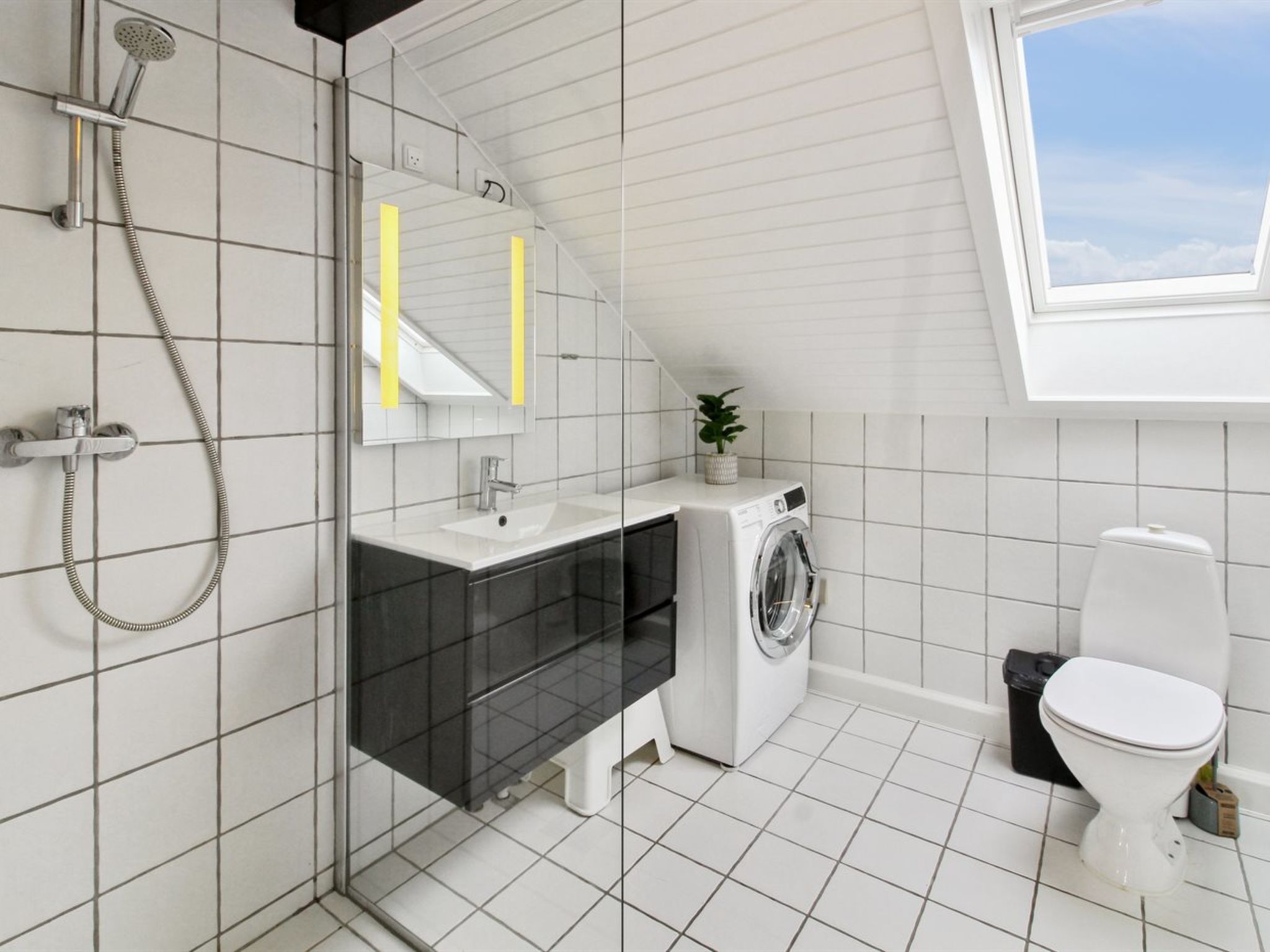 "Ilka" - 2.3km from the sea - Binnen