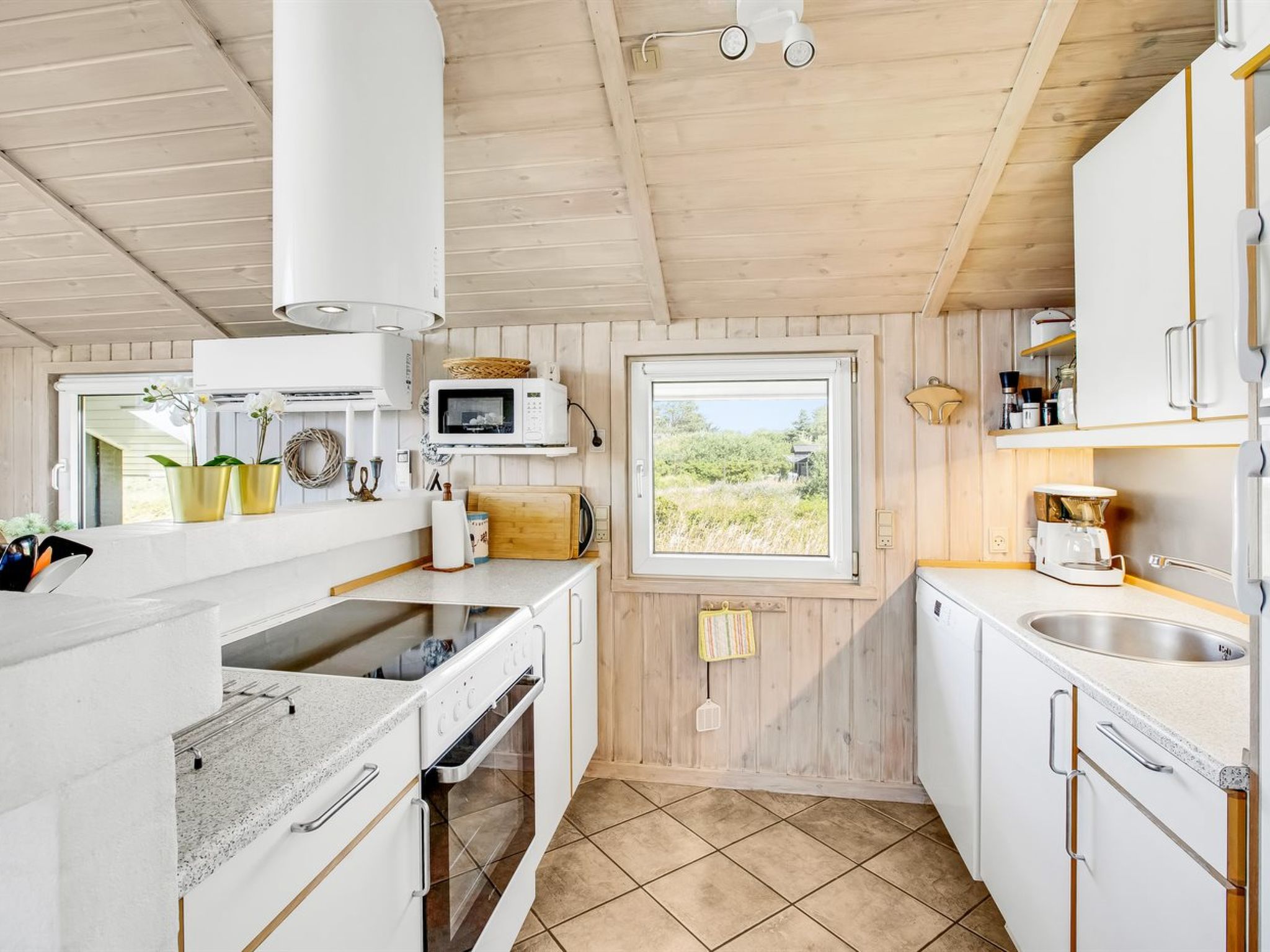 "Hariet" - 300m from the sea - Binnen