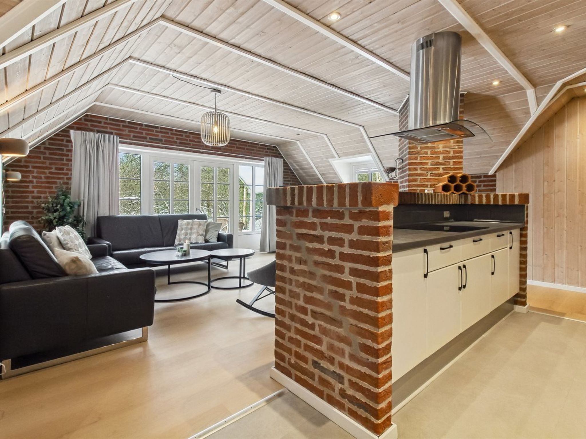 "Ejvi" - 4km from the sea - Binnen