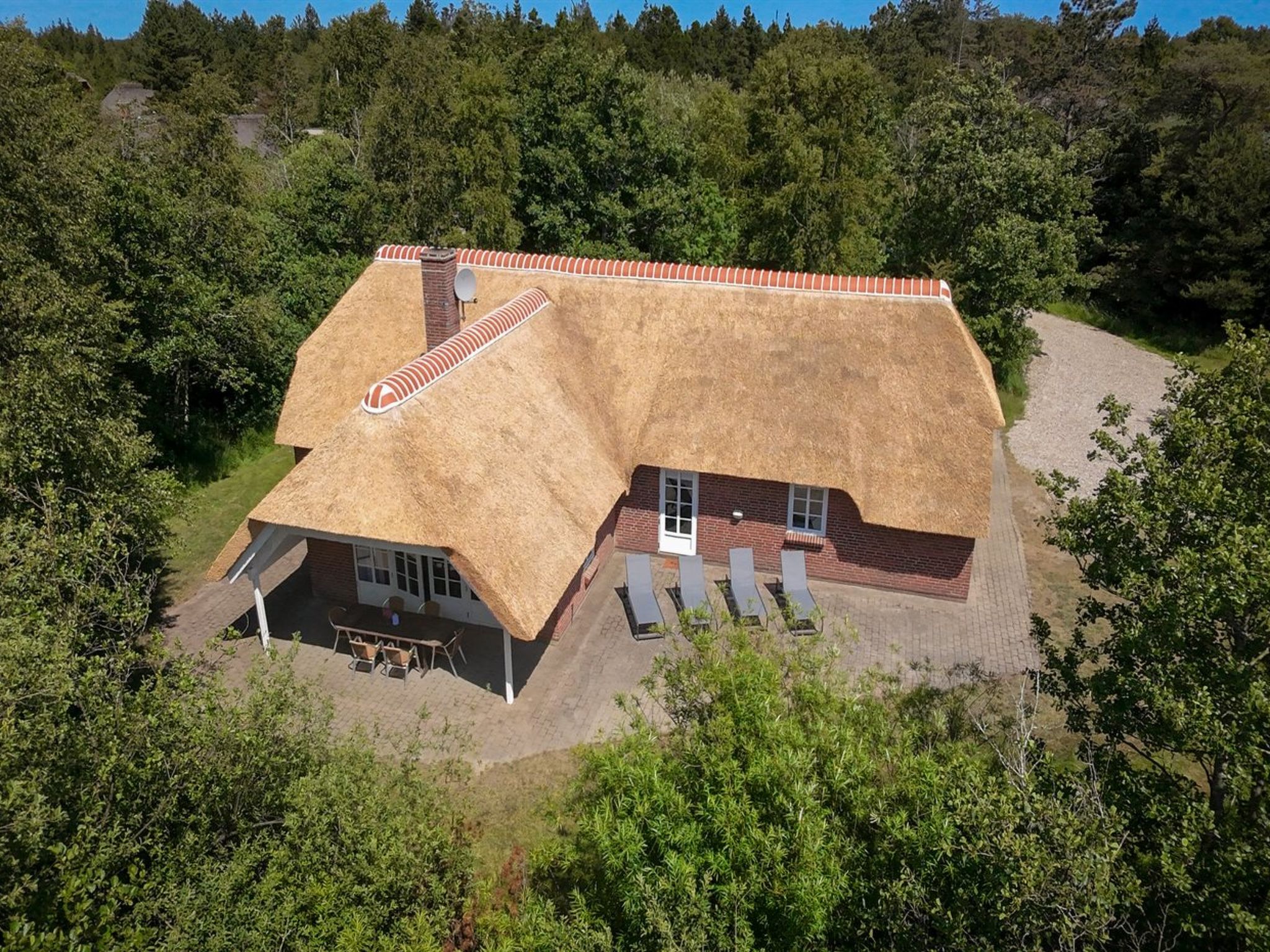 "Ejvi" - 4km from the sea - Buiten