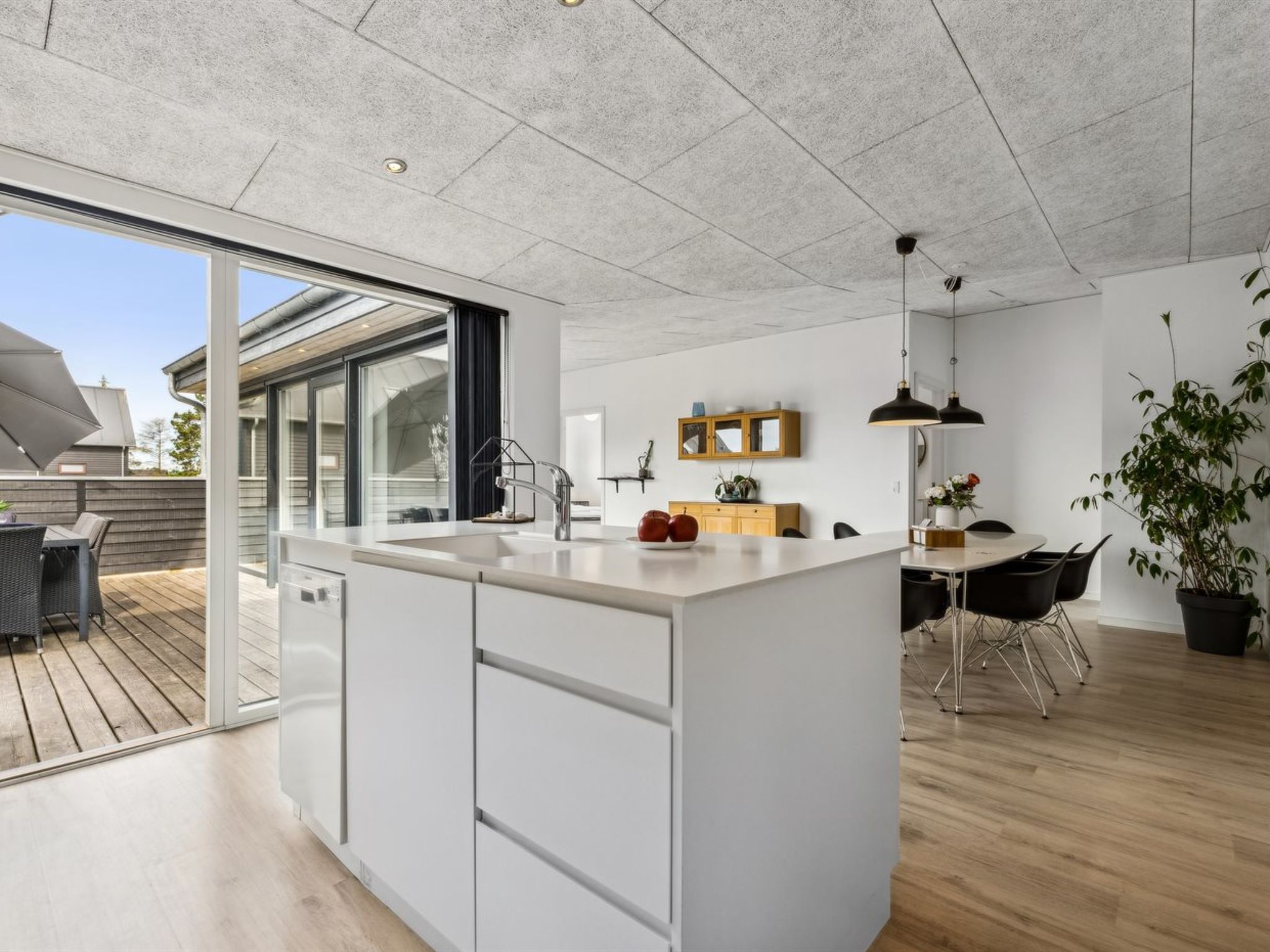 "Ingebrit" - 1.4km from the sea - Binnen
