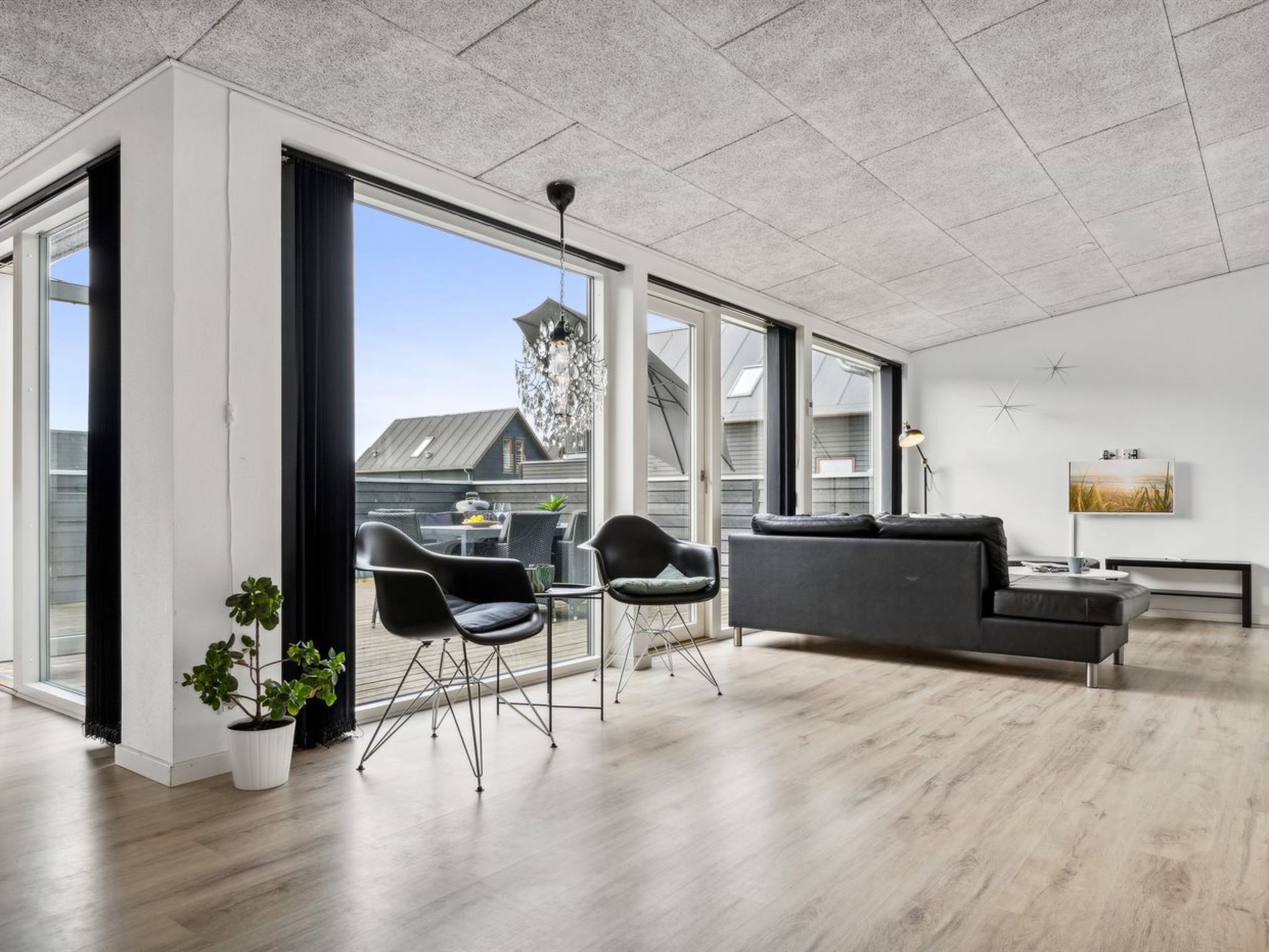 "Ingebrit" - 1.4km from the sea - Binnen