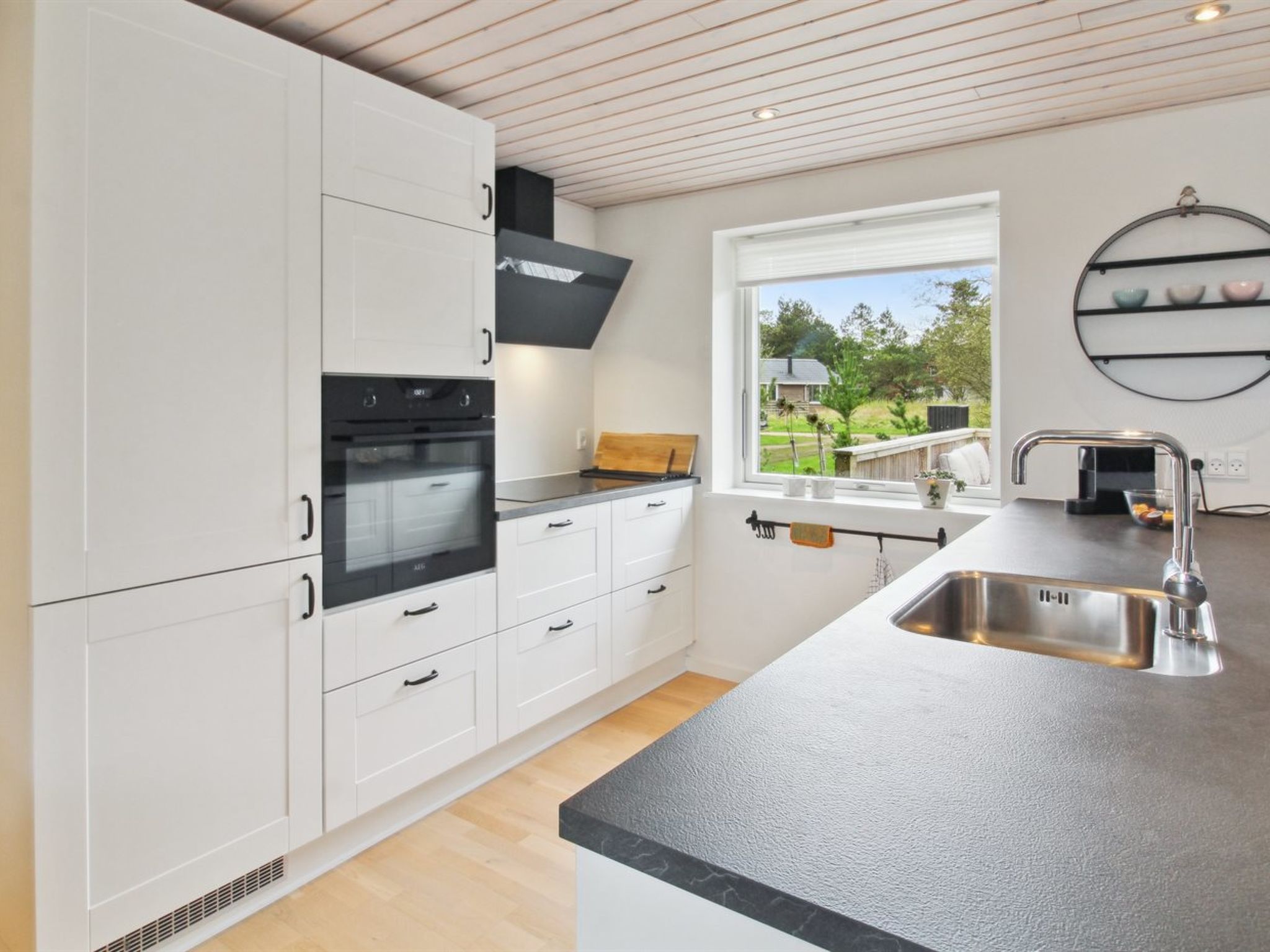 "Golubinka" - 2.5km from the sea-Binnen
