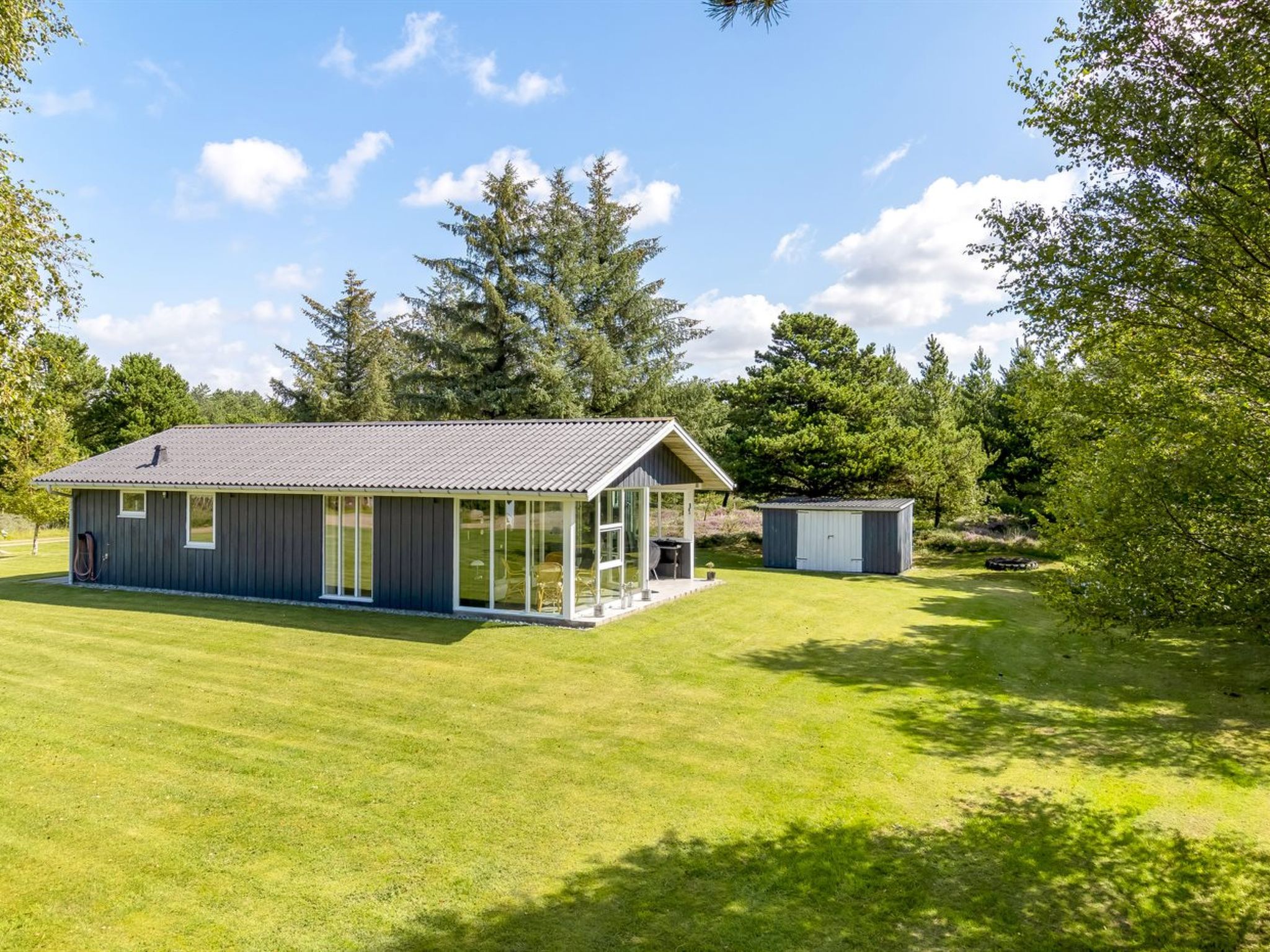 "Fiallar" - 3.2km from the sea - Buiten
