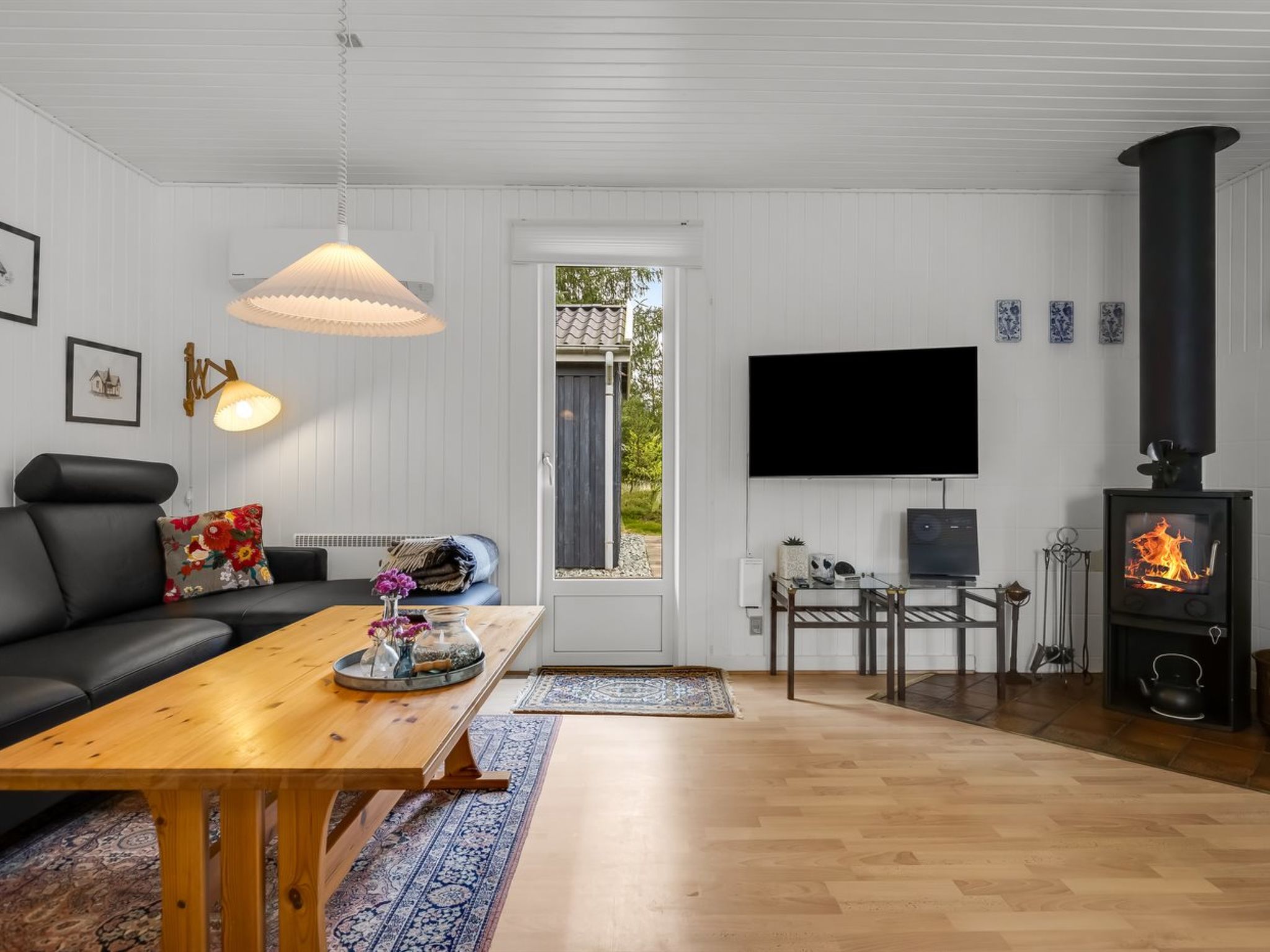 "Fiallar" - 3.2km from the sea-Drinnen