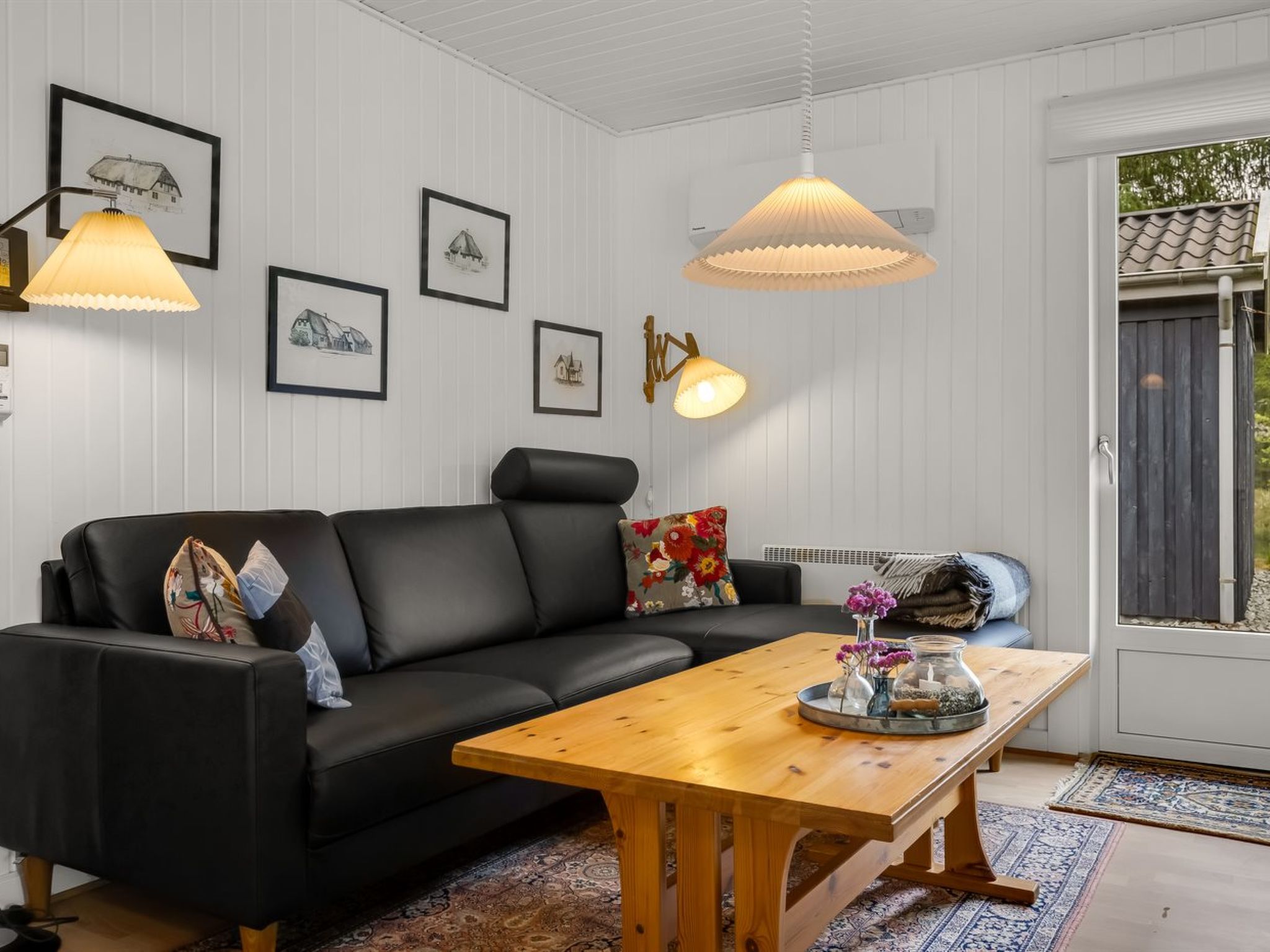 "Fiallar" - 3.2km from the sea-Drinnen