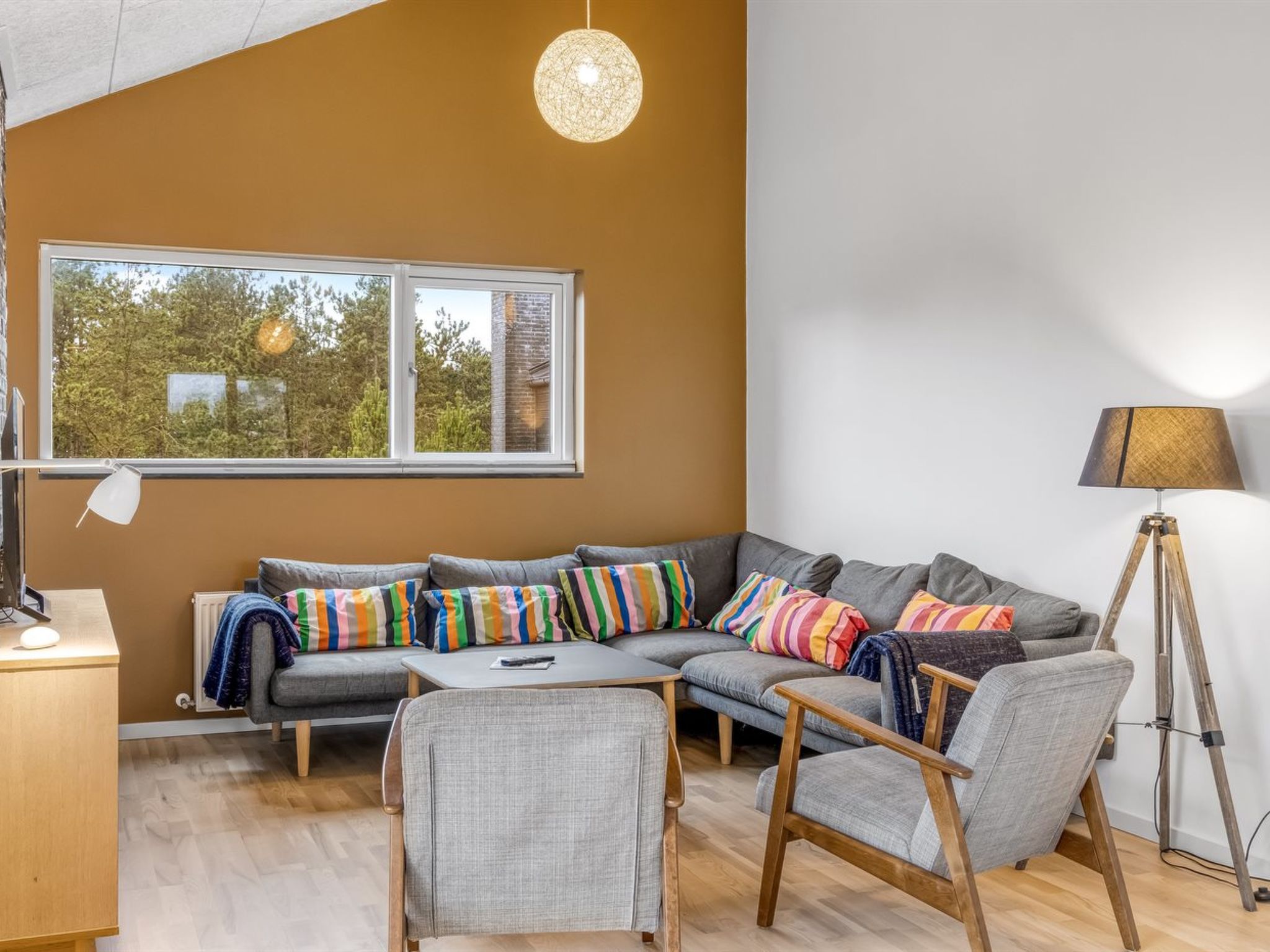 "Hunding" - 2.5km from the sea-Drinnen