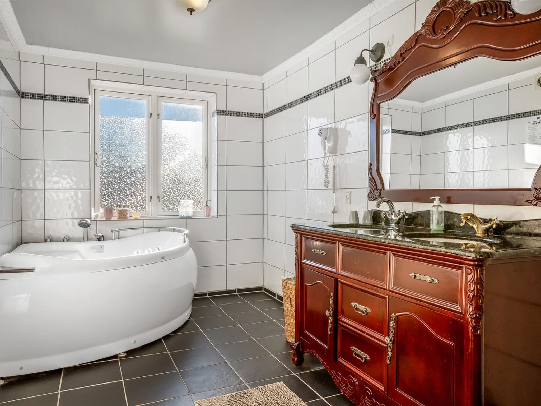 "Albina" - 4.5km from the sea-Binnen