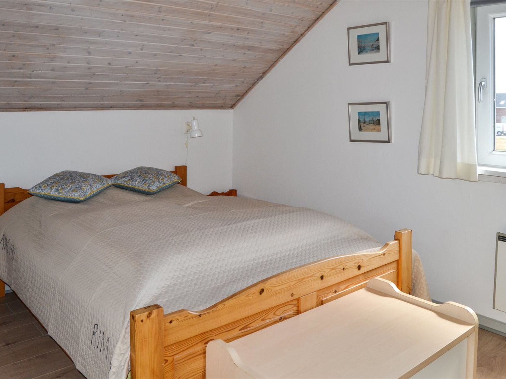 "Steffan" - 2.3km from the sea-Inside