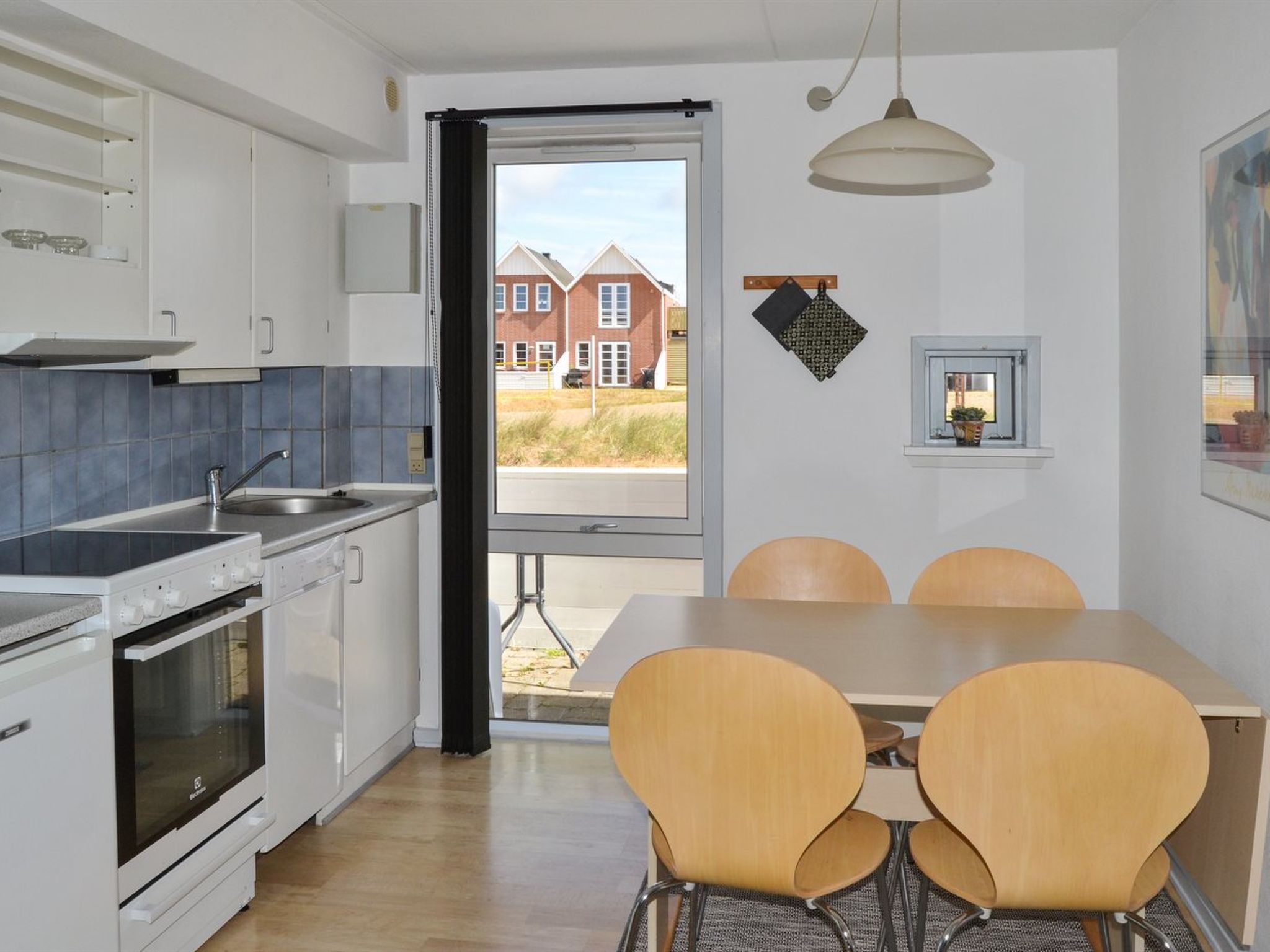 "Steffan" - 2.3km from the sea-Inside
