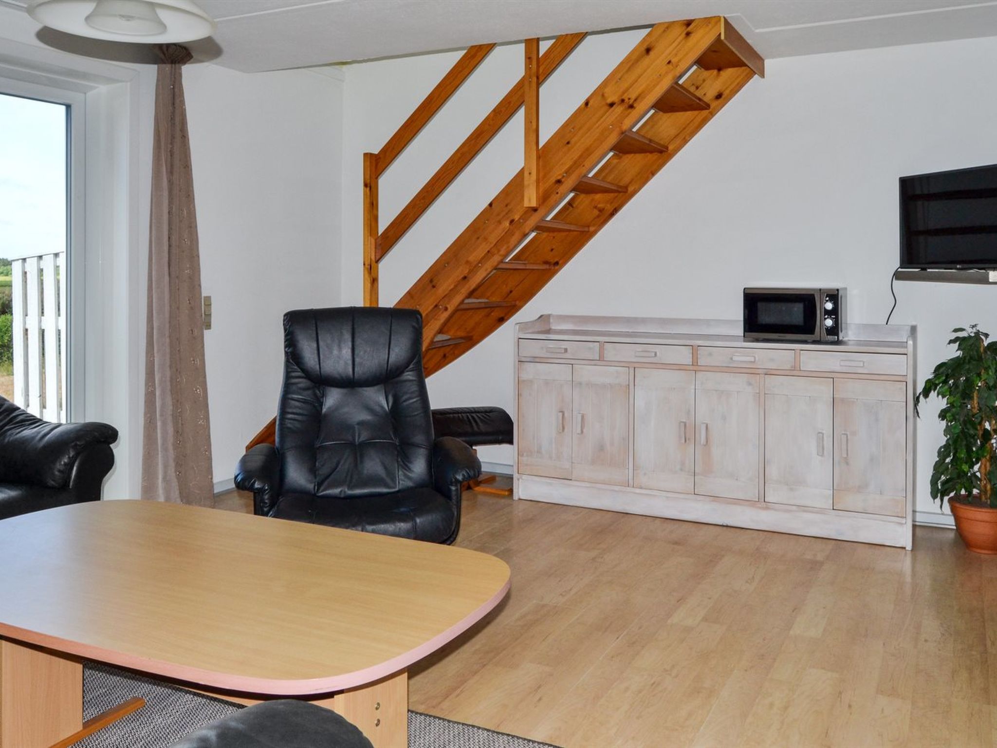 "Steffan" - 2.3km from the sea-Inside