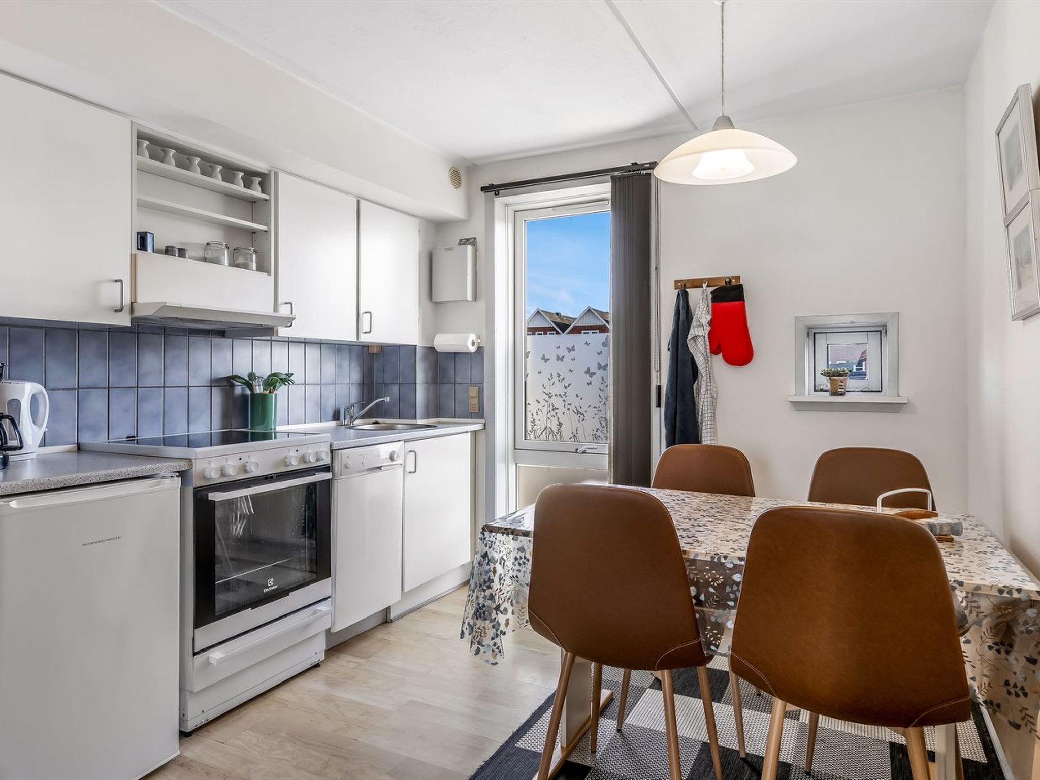 "Steffan" - 2.3km from the sea-Inside