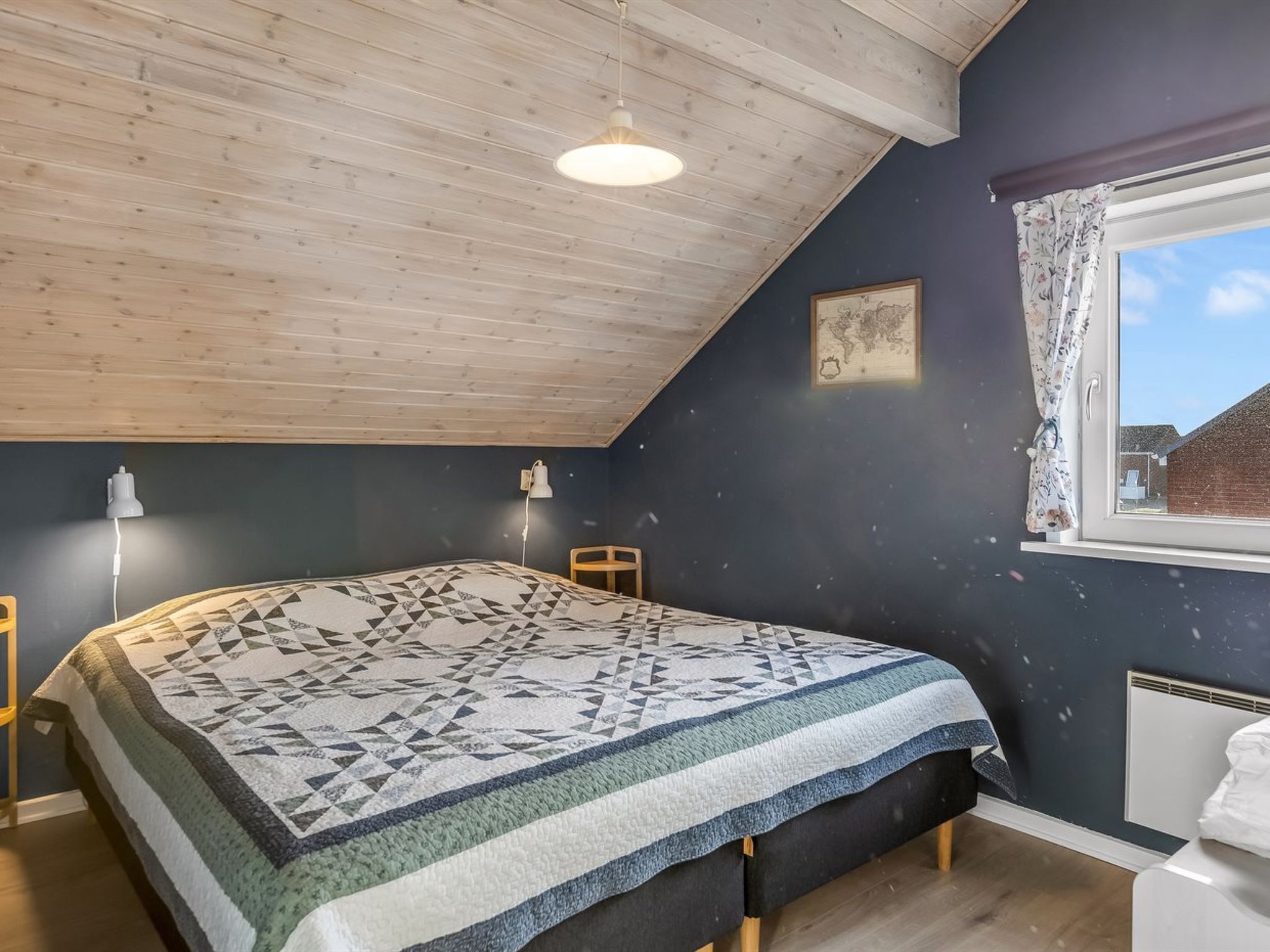 "Steffan" - 2.3km from the sea-Inside