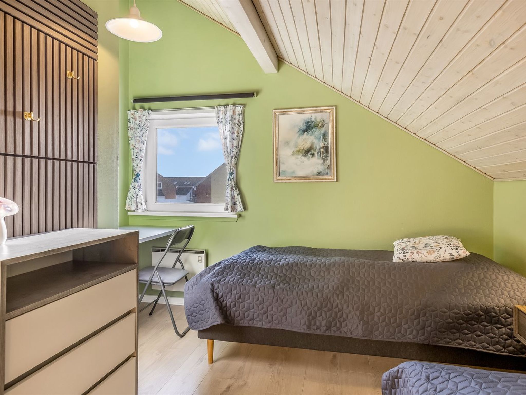 "Steffan" - 2.3km from the sea-Inside