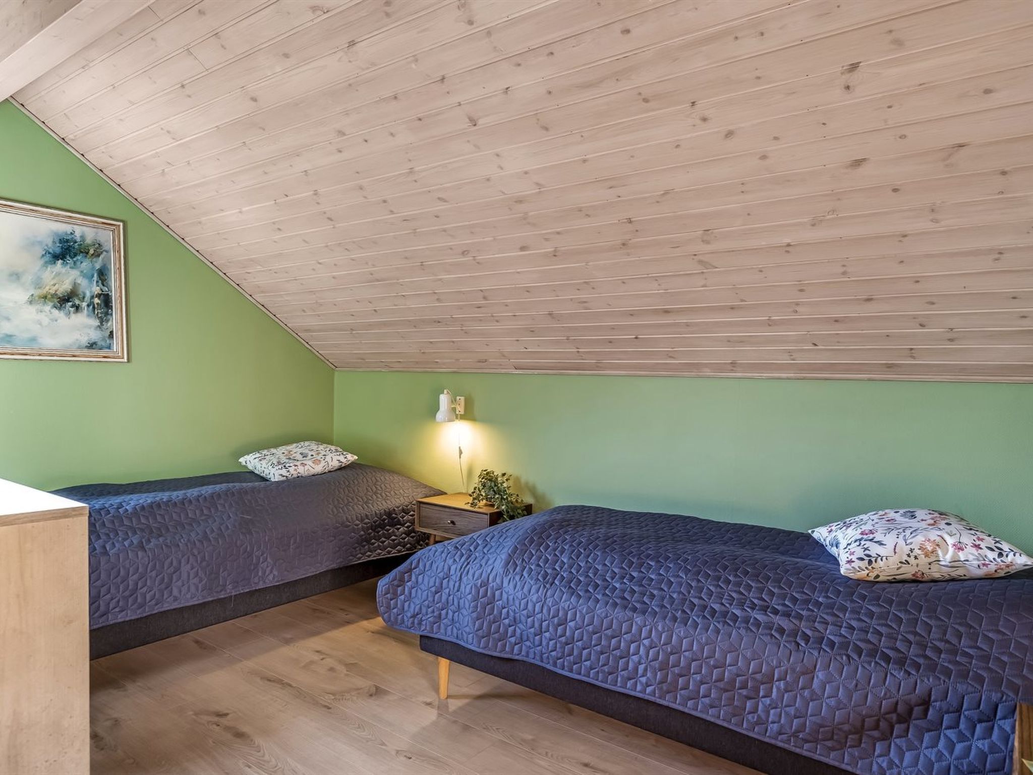 "Steffan" - 2.3km from the sea-Inside