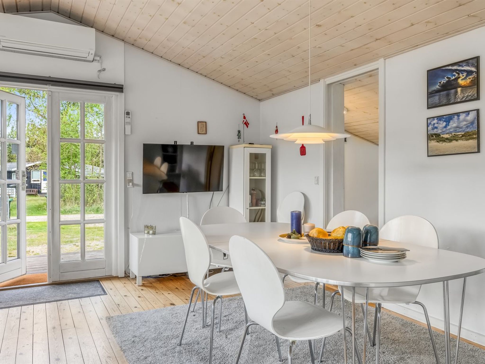 "Momo" - 2.8km from the sea - Binnen